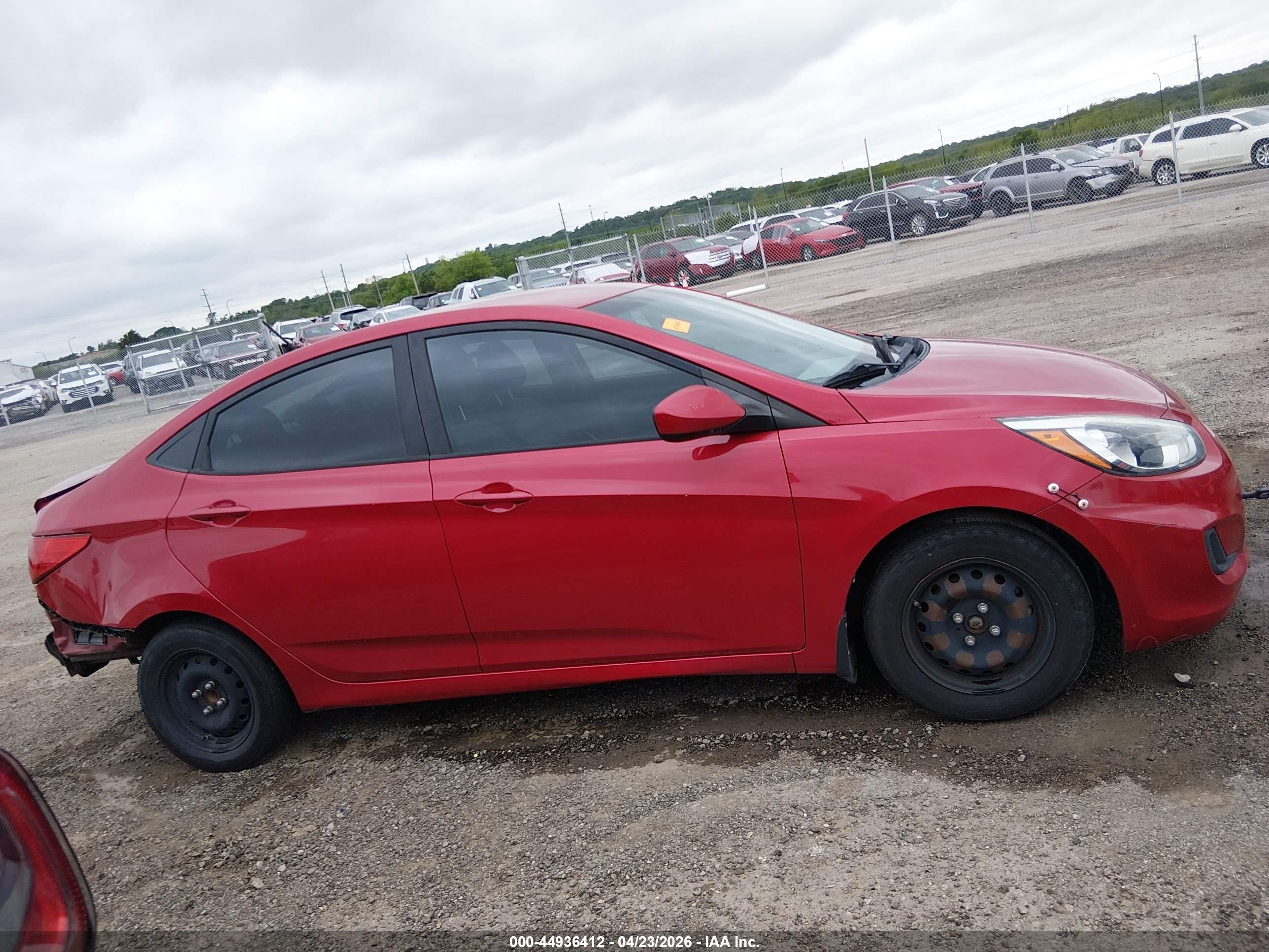 2015 Hyundai Accent Gls Red vin: KMHCT4AEXFU922536