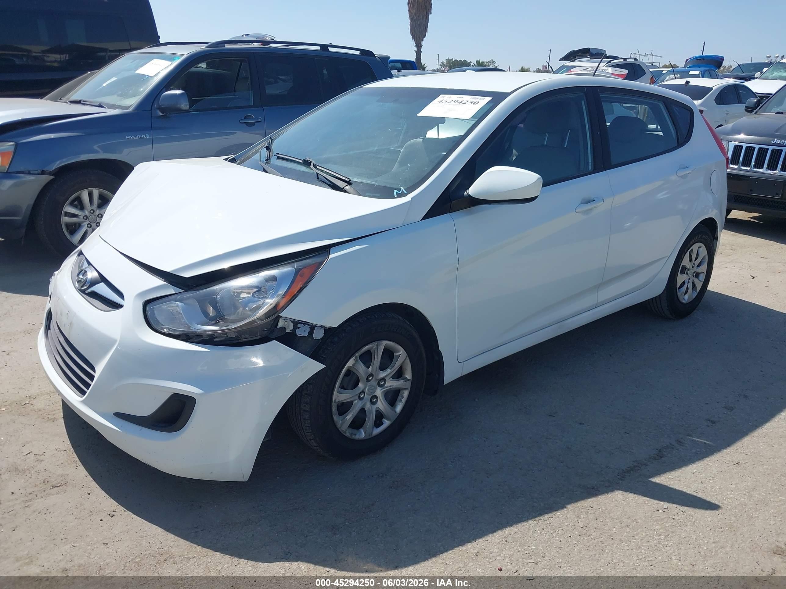 2012 Hyundai Accent Gs White vin: KMHCT5AE0CU056234