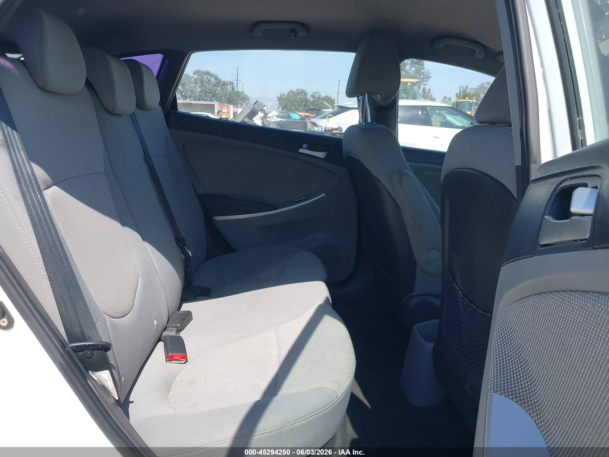 2012 Hyundai Accent Gs White vin: KMHCT5AE0CU056234