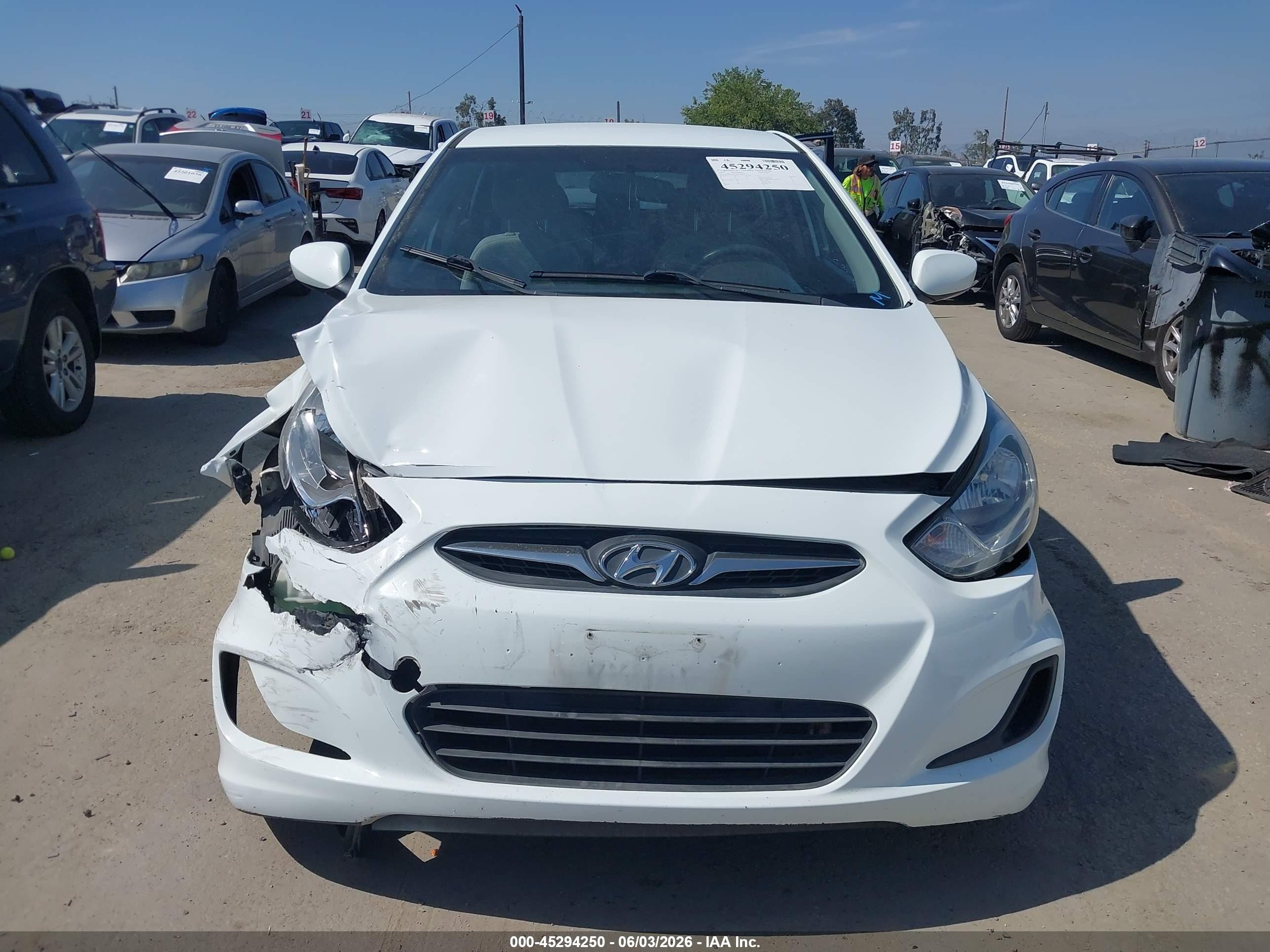 2012 Hyundai Accent Gs White vin: KMHCT5AE0CU056234