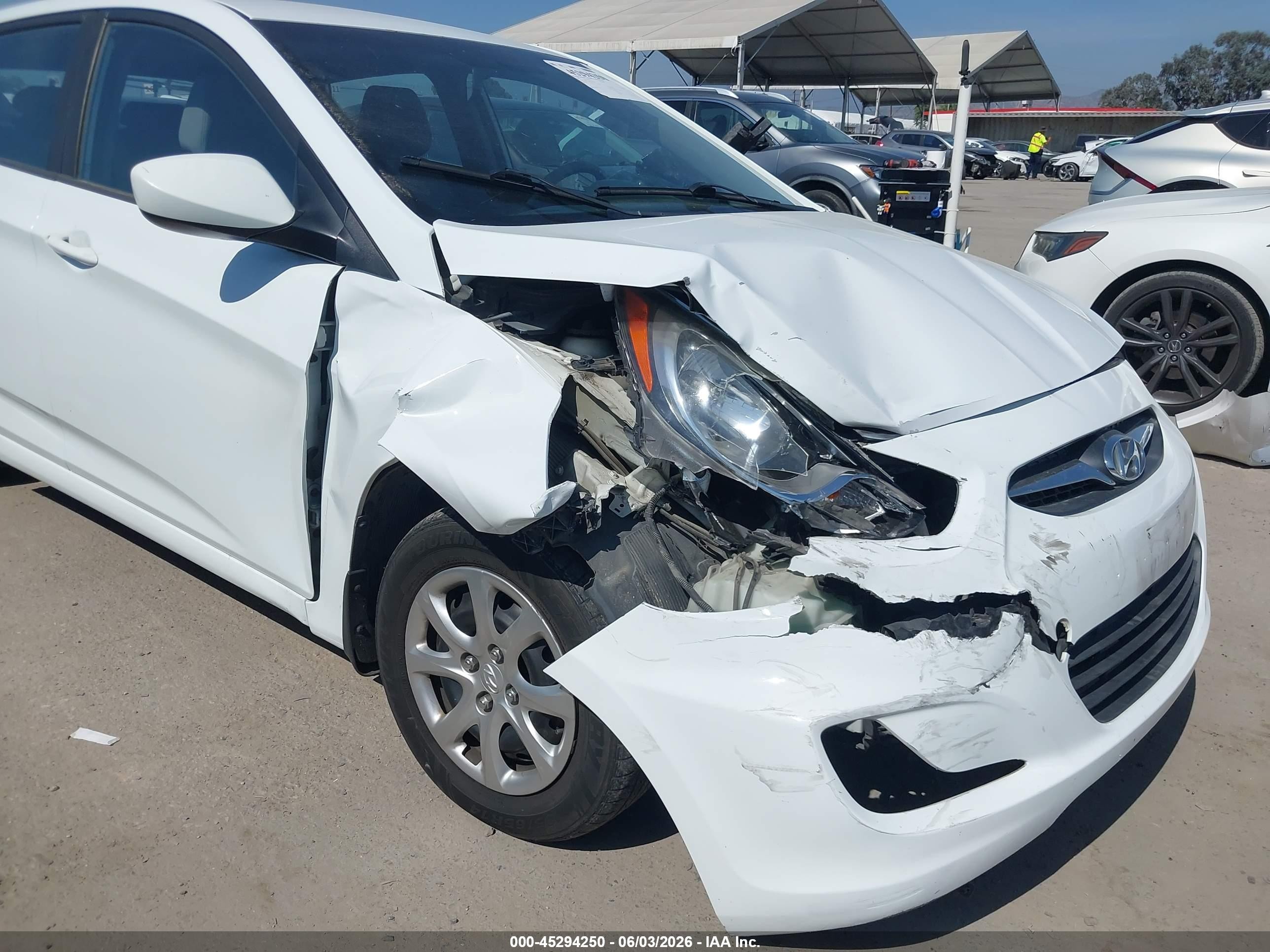 2012 Hyundai Accent Gs White vin: KMHCT5AE0CU056234