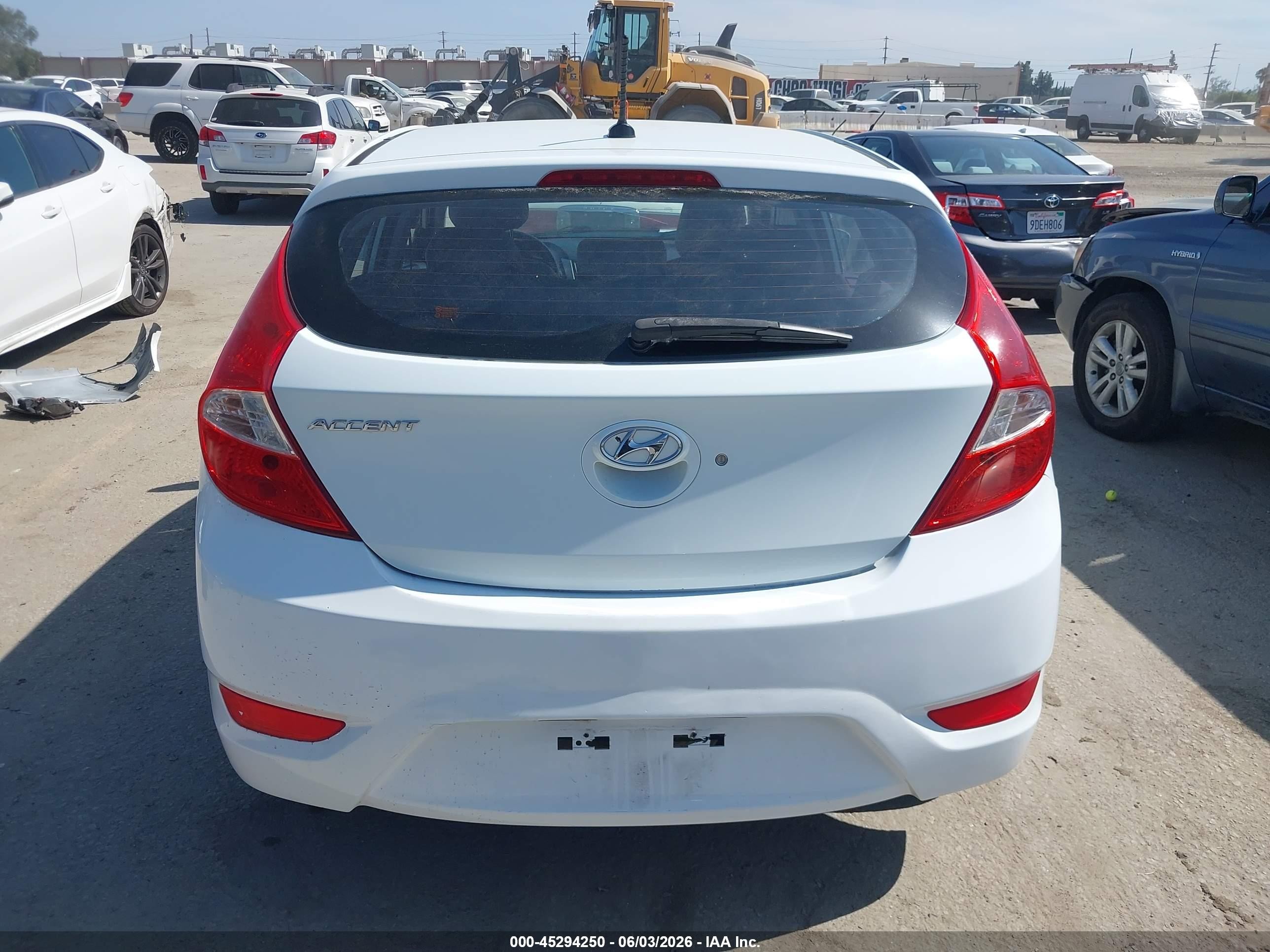 2012 Hyundai Accent Gs White vin: KMHCT5AE0CU056234