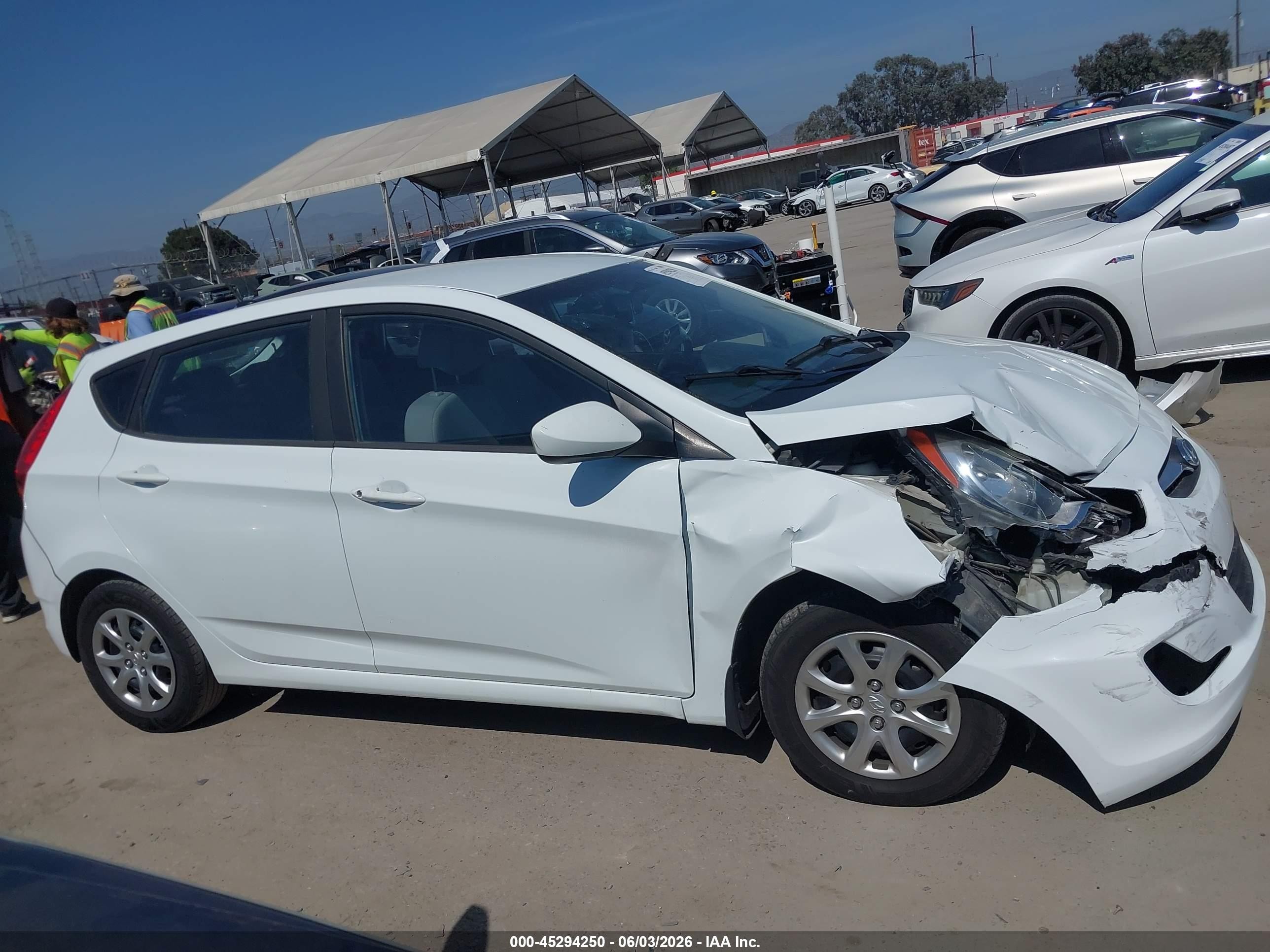 2012 Hyundai Accent Gs White vin: KMHCT5AE0CU056234