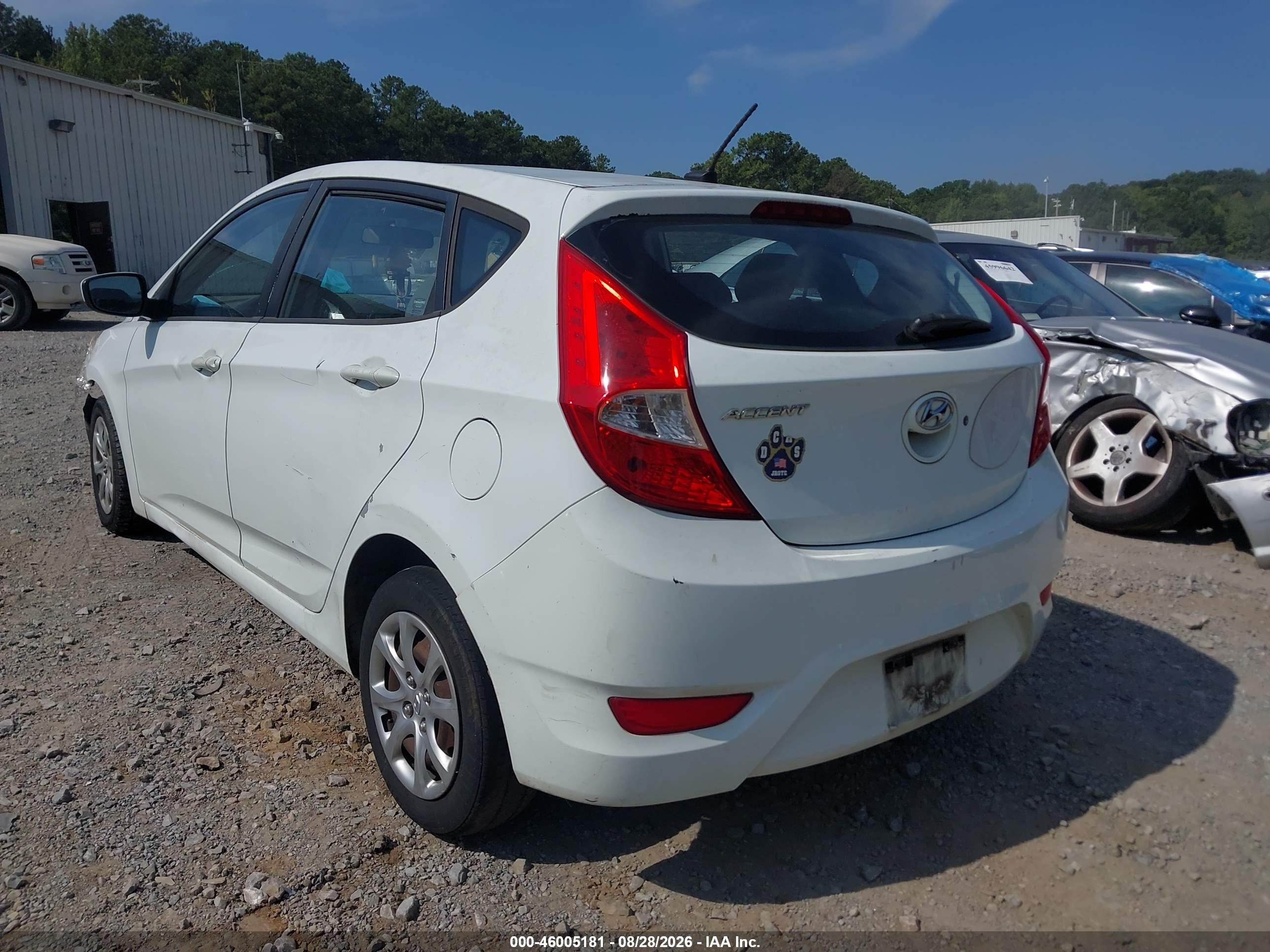 2013 Hyundai Accent Gs White vin: KMHCT5AE0DU091731