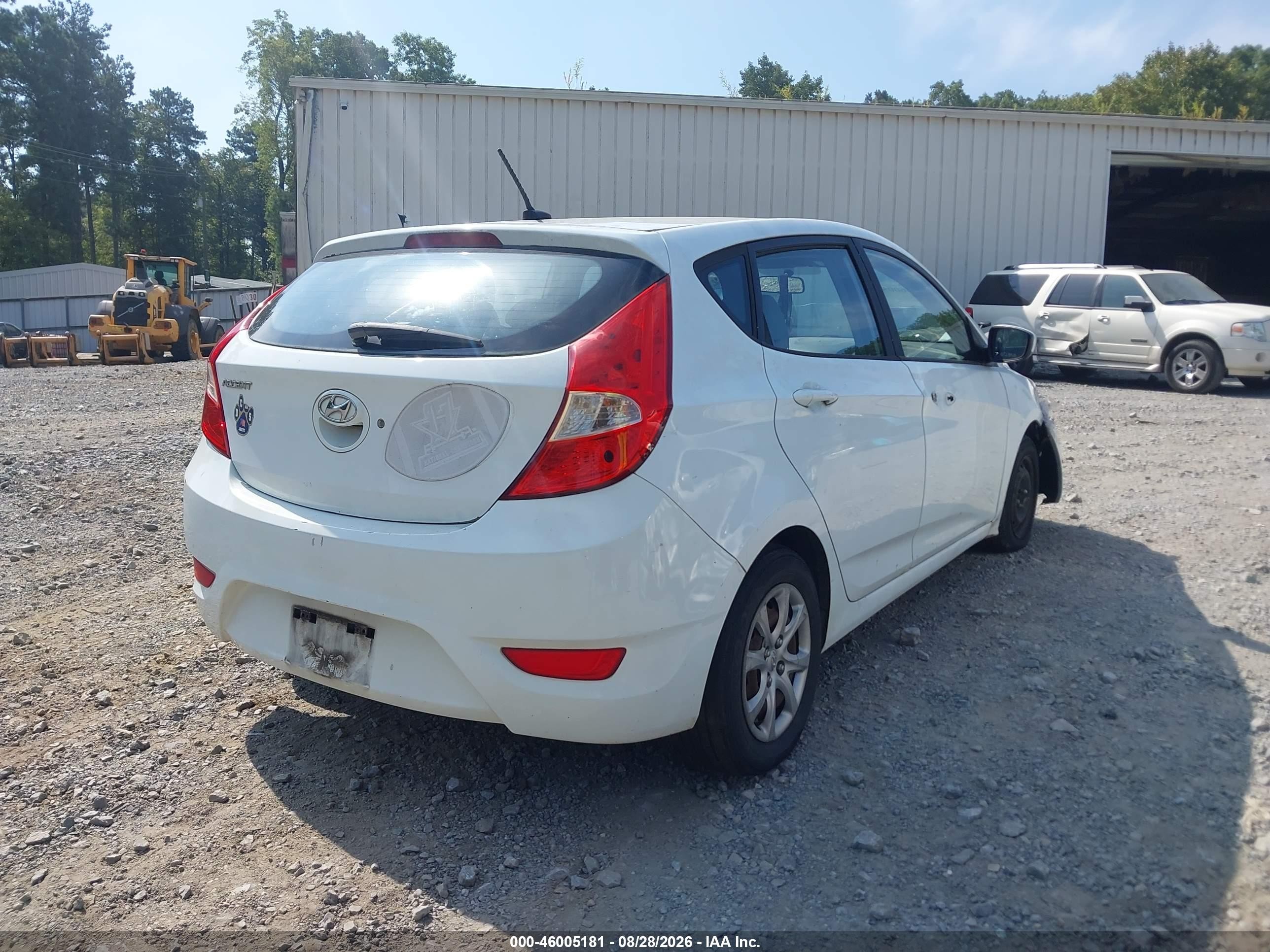 2013 Hyundai Accent Gs White vin: KMHCT5AE0DU091731