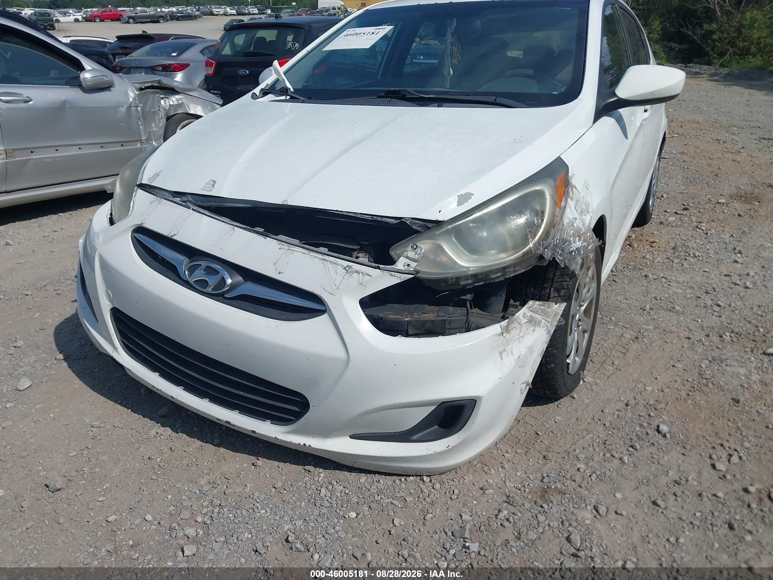 2013 Hyundai Accent Gs White vin: KMHCT5AE0DU091731