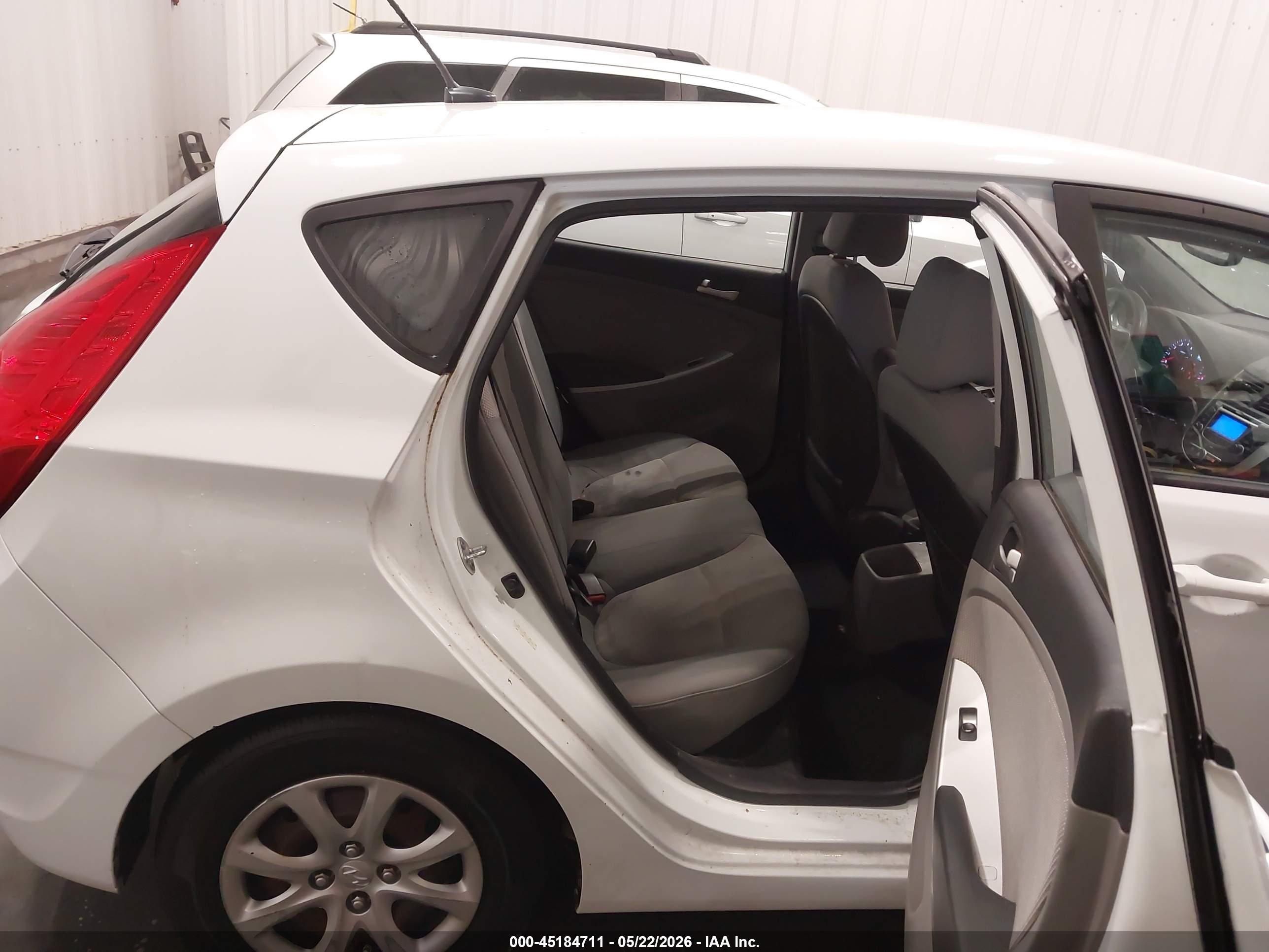 2013 Hyundai Accent Gs White vin: KMHCT5AE0DU102713