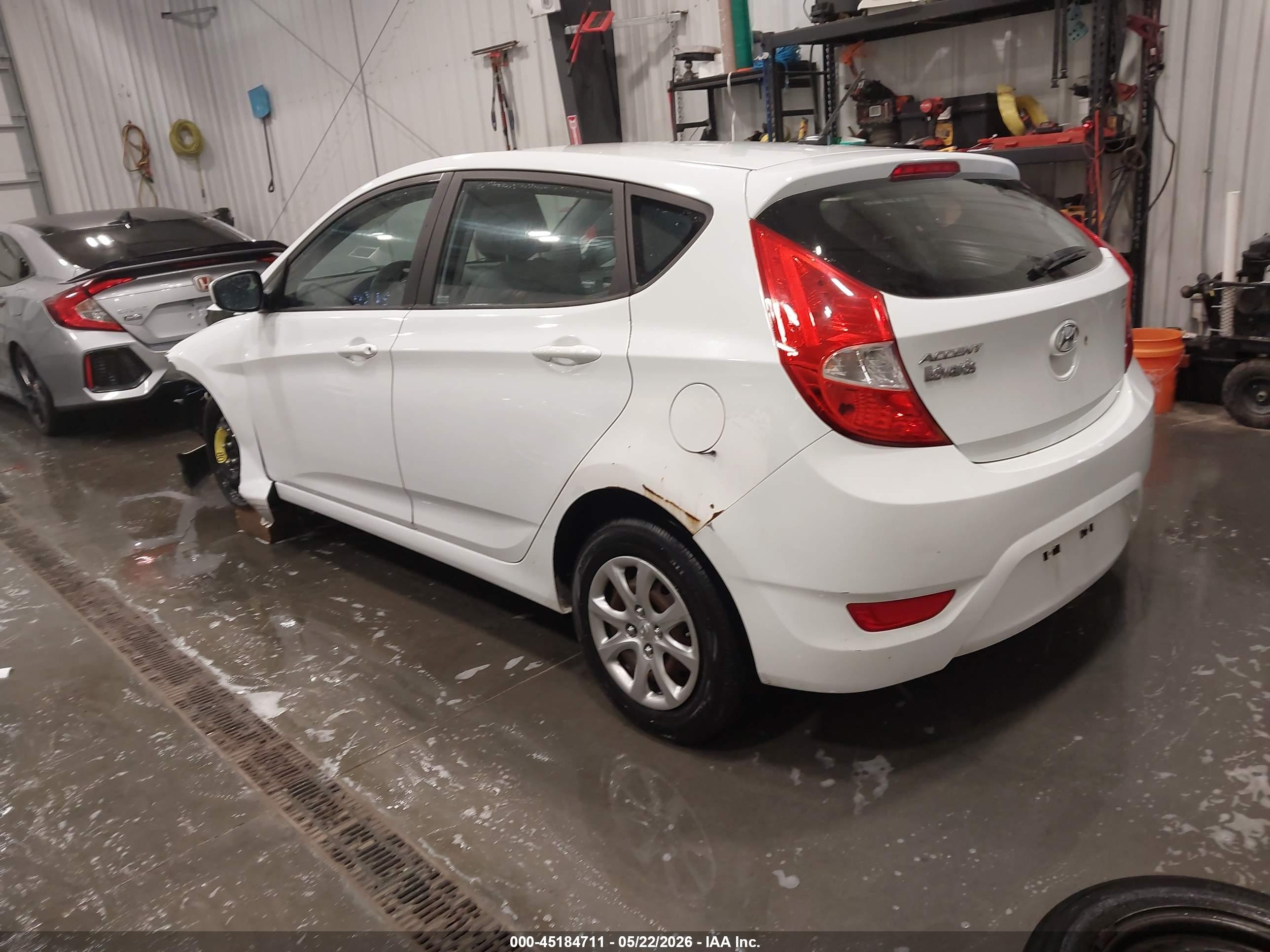 2013 Hyundai Accent Gs White vin: KMHCT5AE0DU102713
