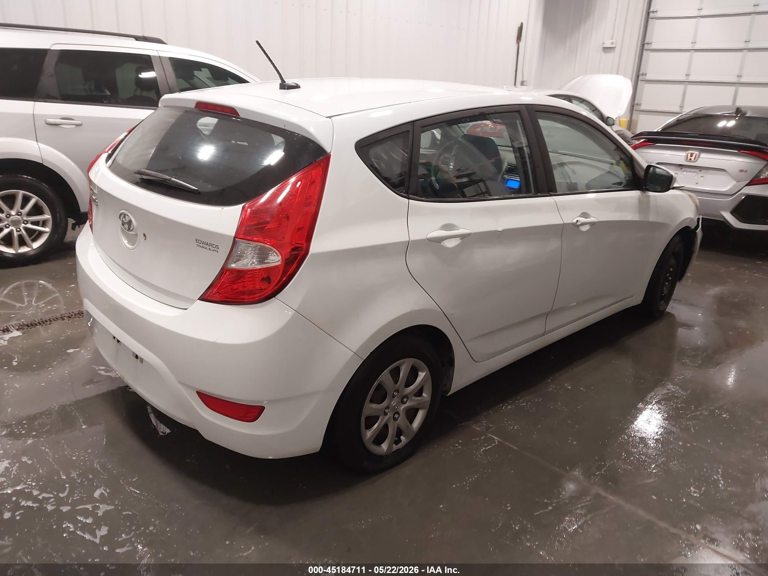 2013 Hyundai Accent Gs White vin: KMHCT5AE0DU102713