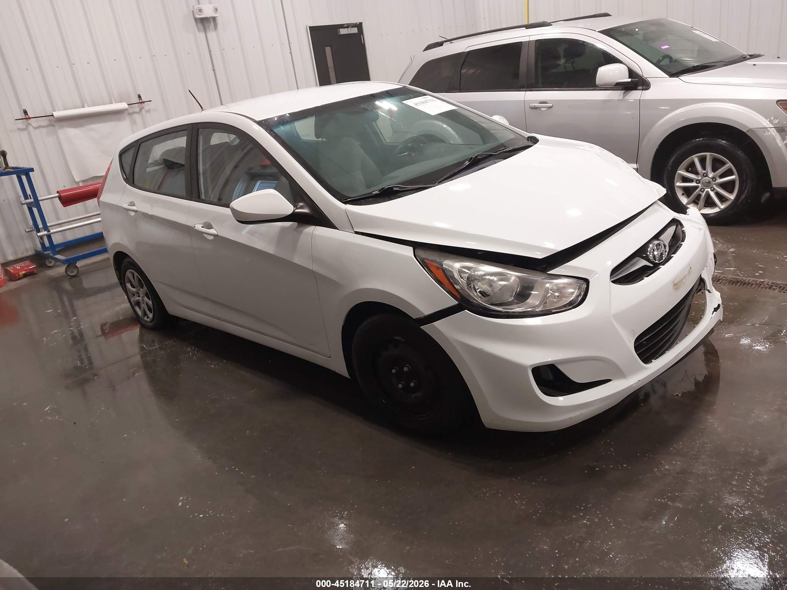 2013 Hyundai Accent Gs White vin: KMHCT5AE0DU102713