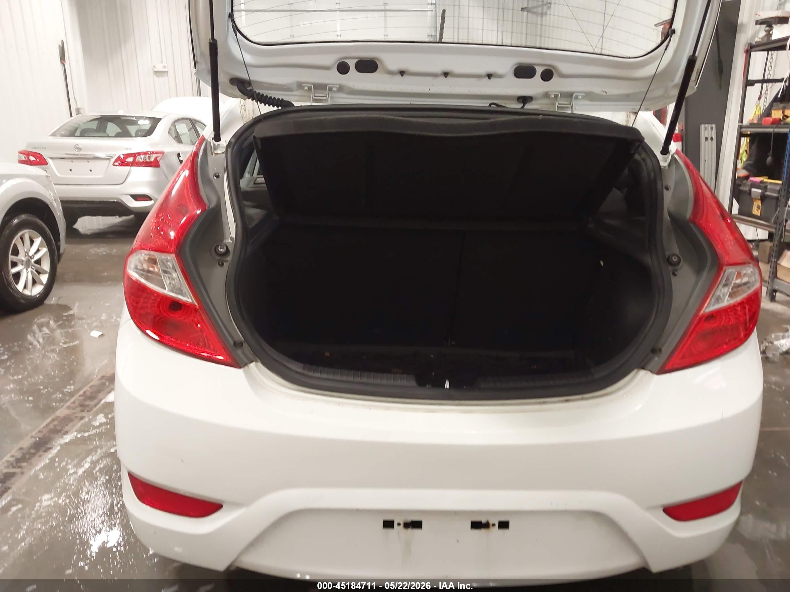 2013 Hyundai Accent Gs White vin: KMHCT5AE0DU102713
