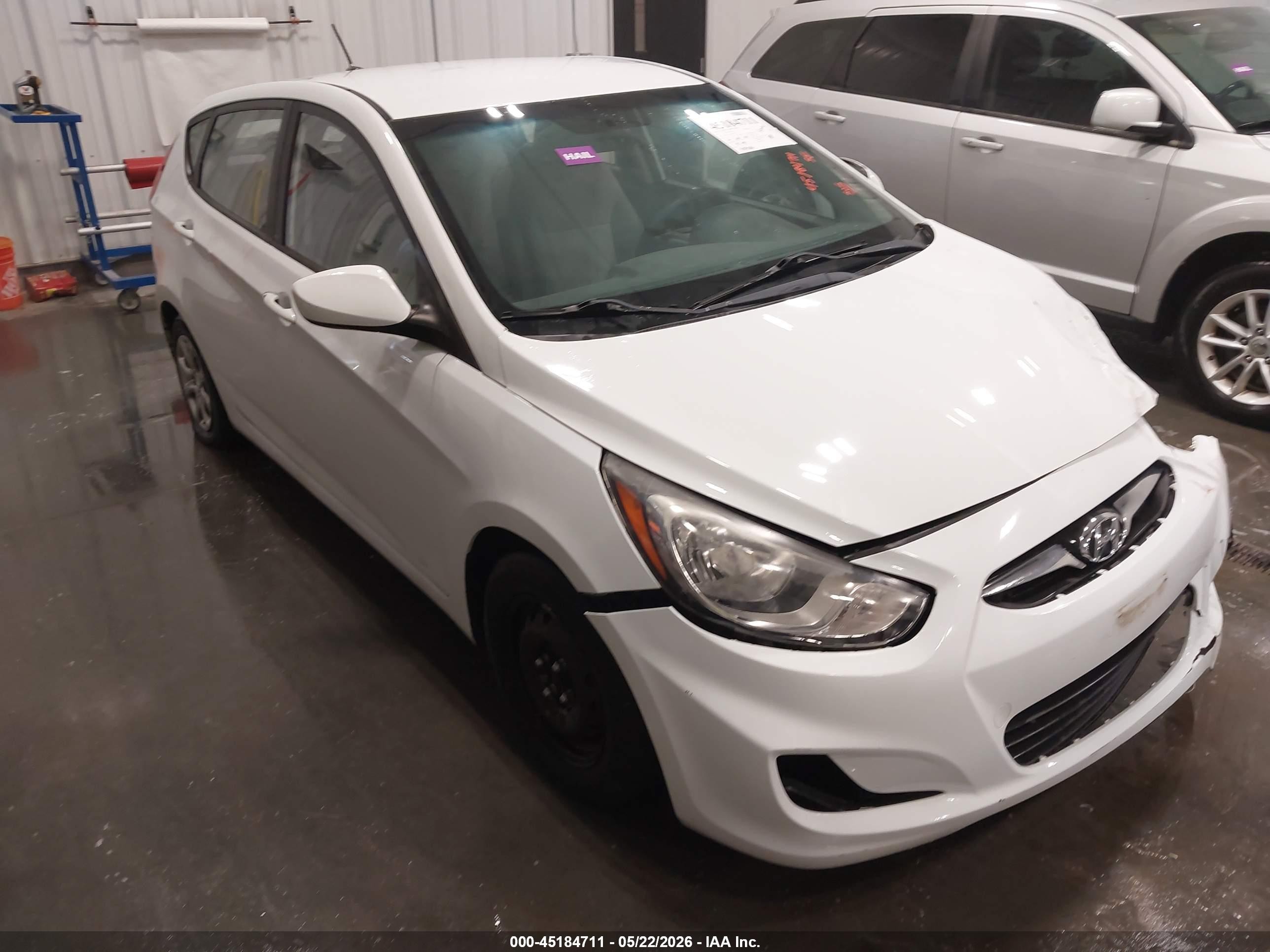 2013 Hyundai Accent Gs White vin: KMHCT5AE0DU102713