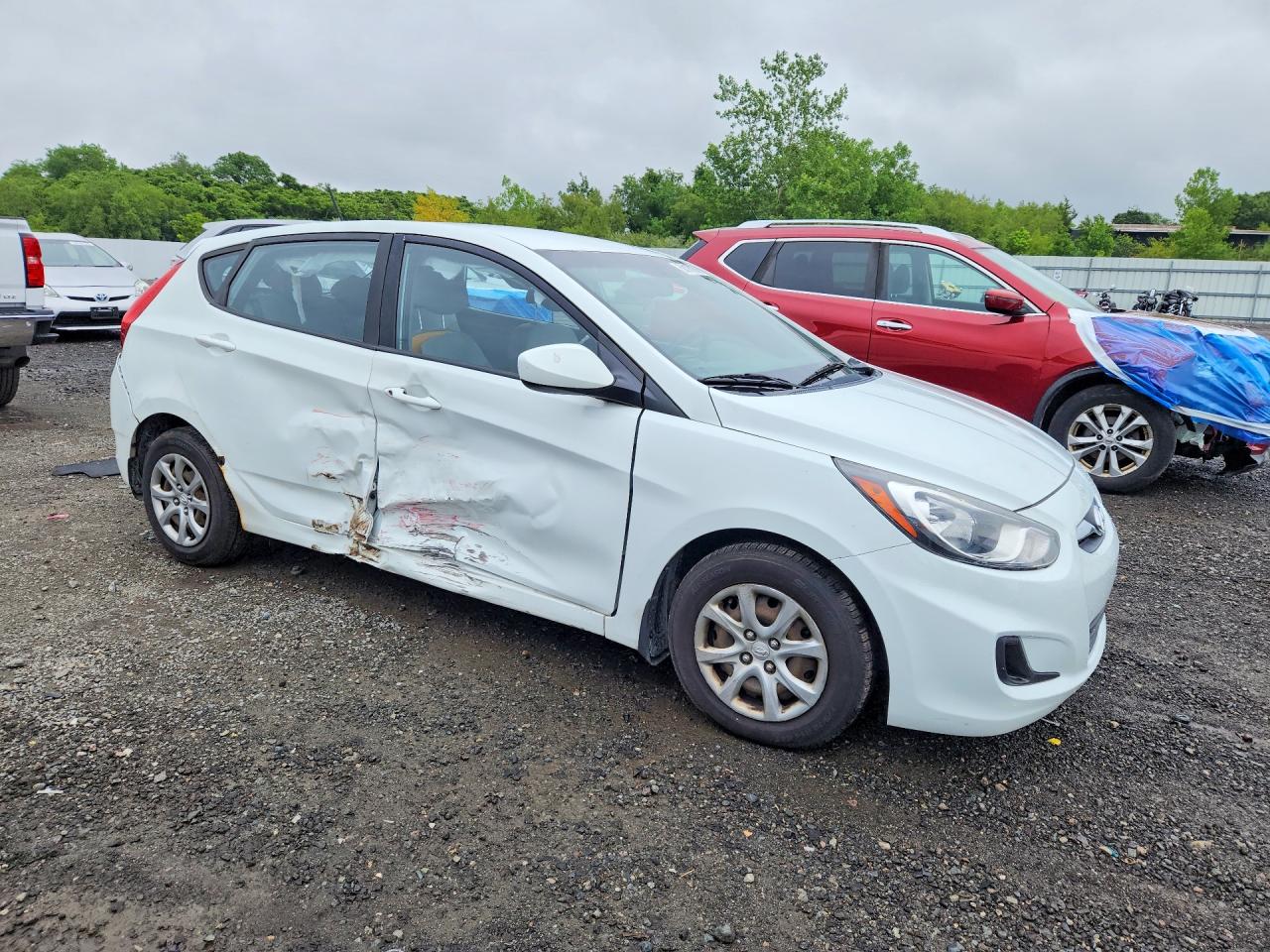 2013 Hyundai Accent Gs White vin: KMHCT5AE0DU120919