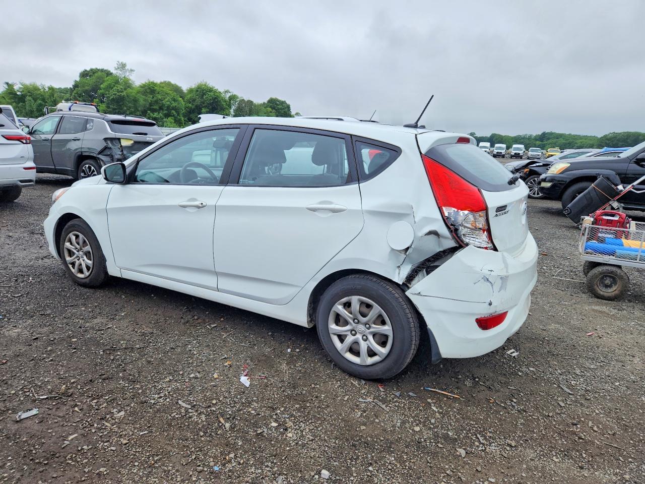 2013 Hyundai Accent Gs White vin: KMHCT5AE0DU120919