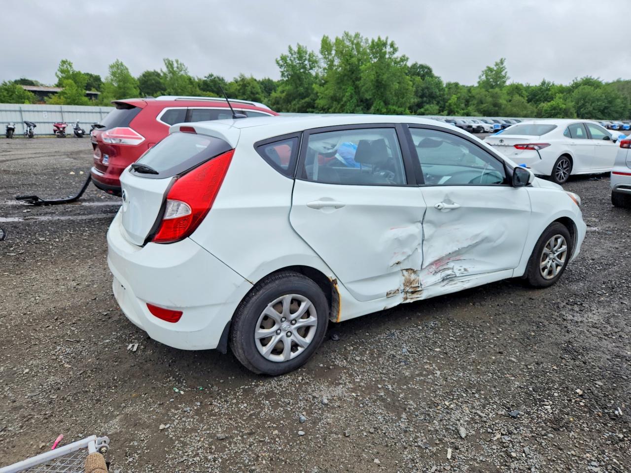 2013 Hyundai Accent Gs White vin: KMHCT5AE0DU120919
