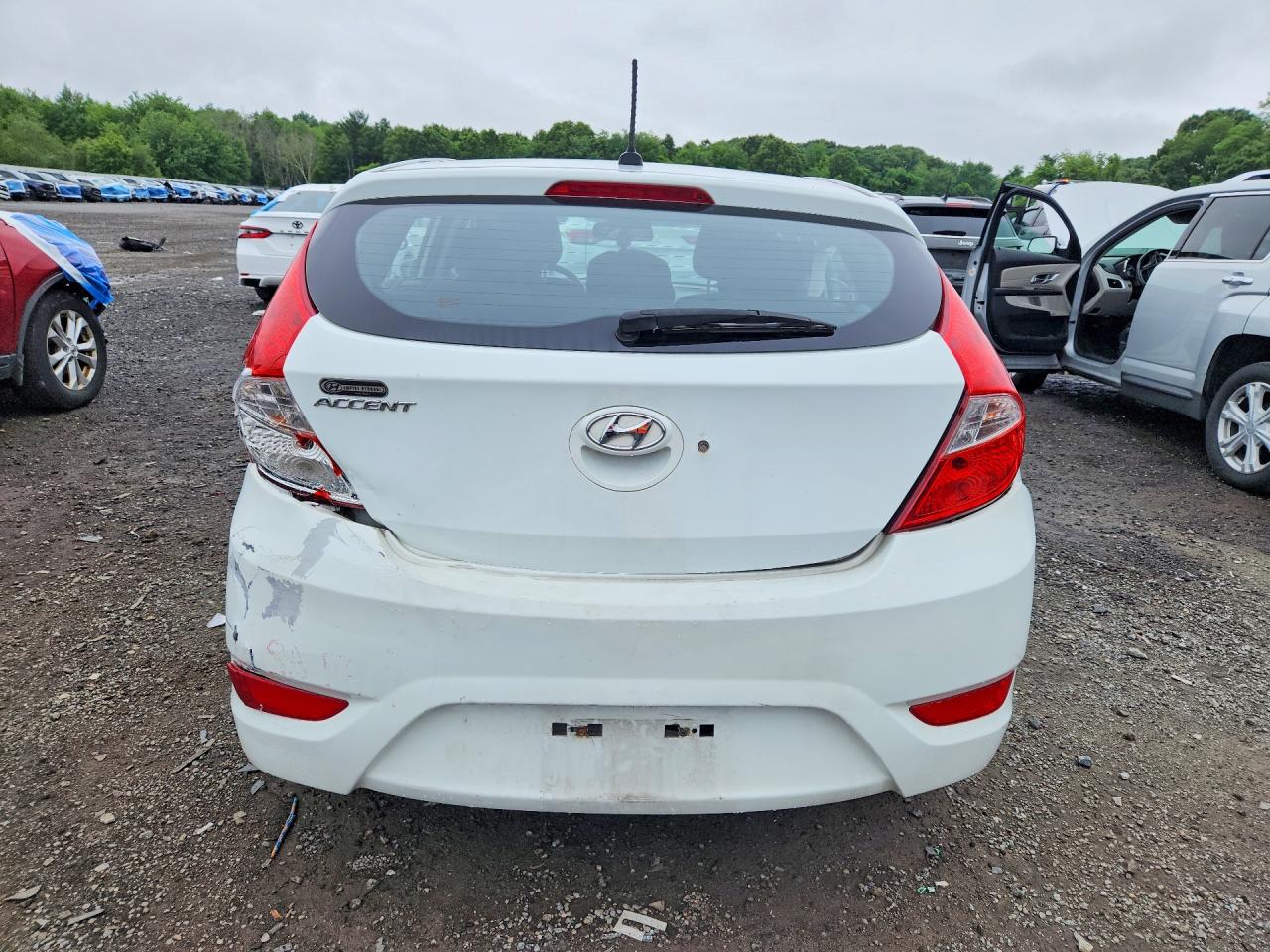 2013 Hyundai Accent Gs White vin: KMHCT5AE0DU120919