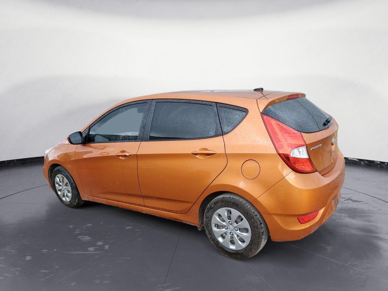 2017 Hyundai Accent Se Оранжевый vin: KMHCT5AE0HU305025
