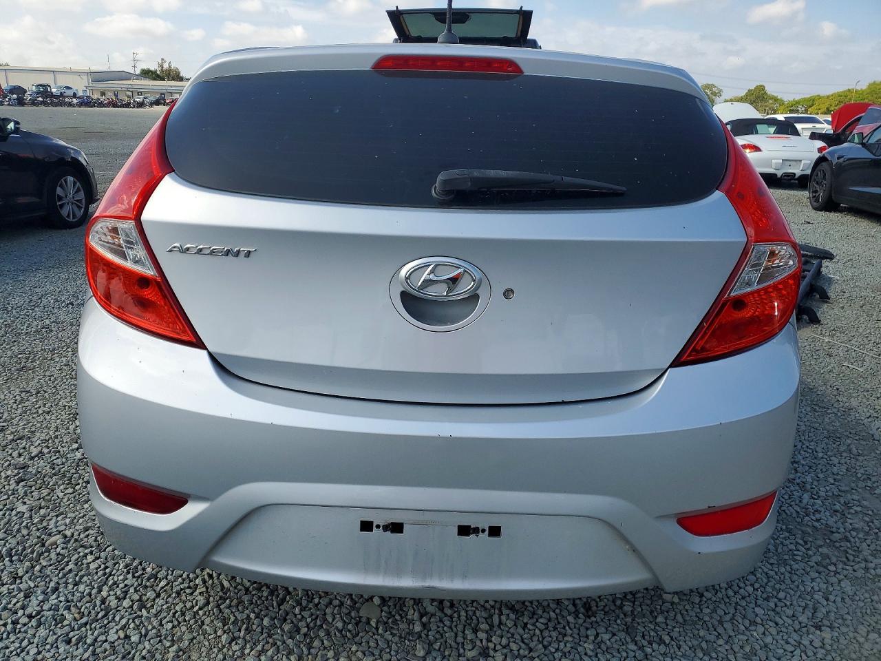 2017 Hyundai Accent Se Silver vin: KMHCT5AE0HU320172