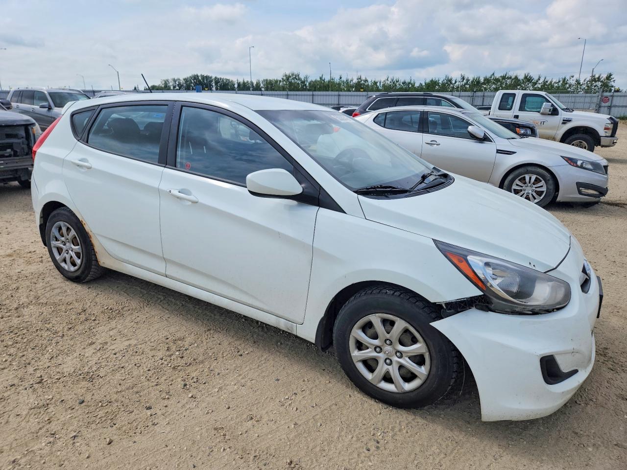 2012 Hyundai Accent Gs White vin: KMHCT5AE1CU014624