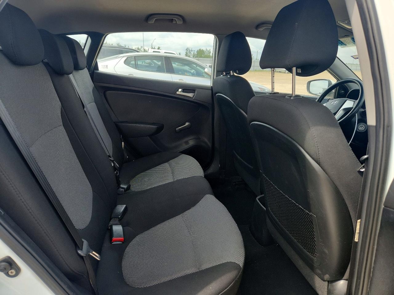 2012 Hyundai Accent Gs White vin: KMHCT5AE1CU014624