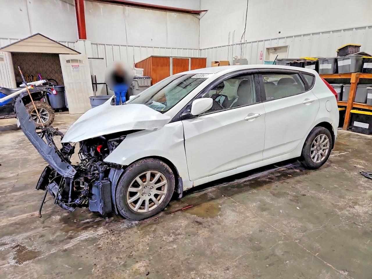 2012 Hyundai Accent Gs White vin: KMHCT5AE1CU044402