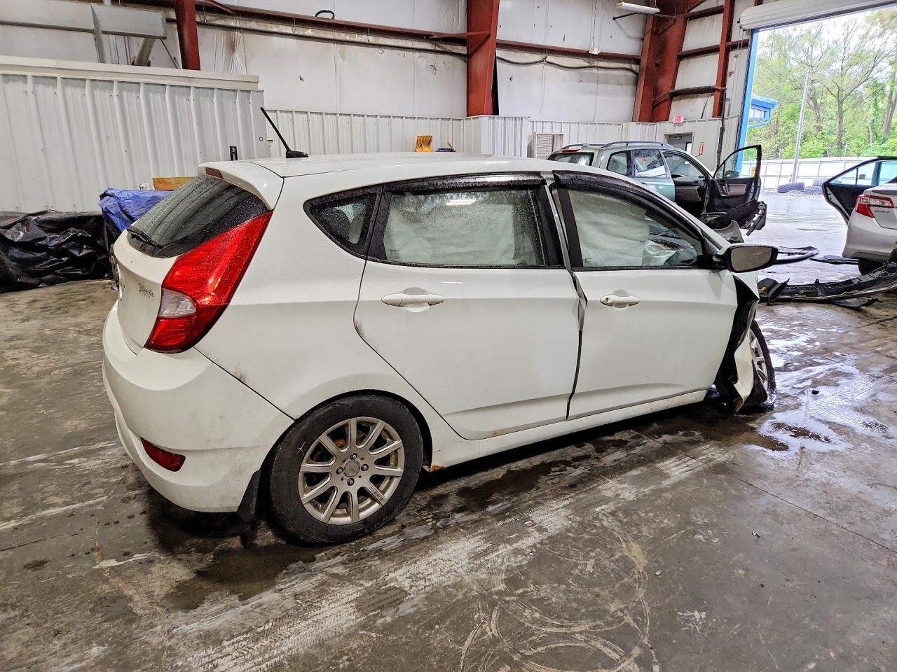 2012 Hyundai Accent Gs White vin: KMHCT5AE1CU044402