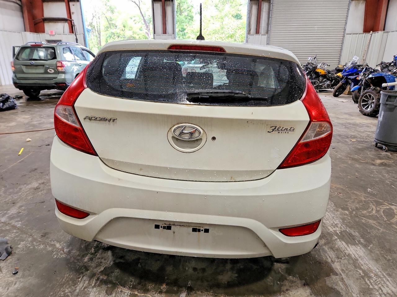 2012 Hyundai Accent Gs White vin: KMHCT5AE1CU044402