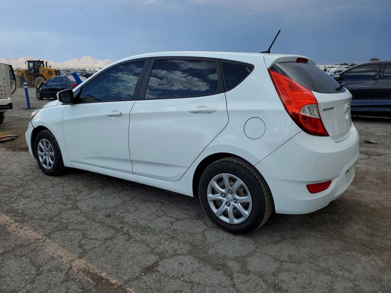 2013 Hyundai Accent Gs Белый vin: KMHCT5AE1DU066787