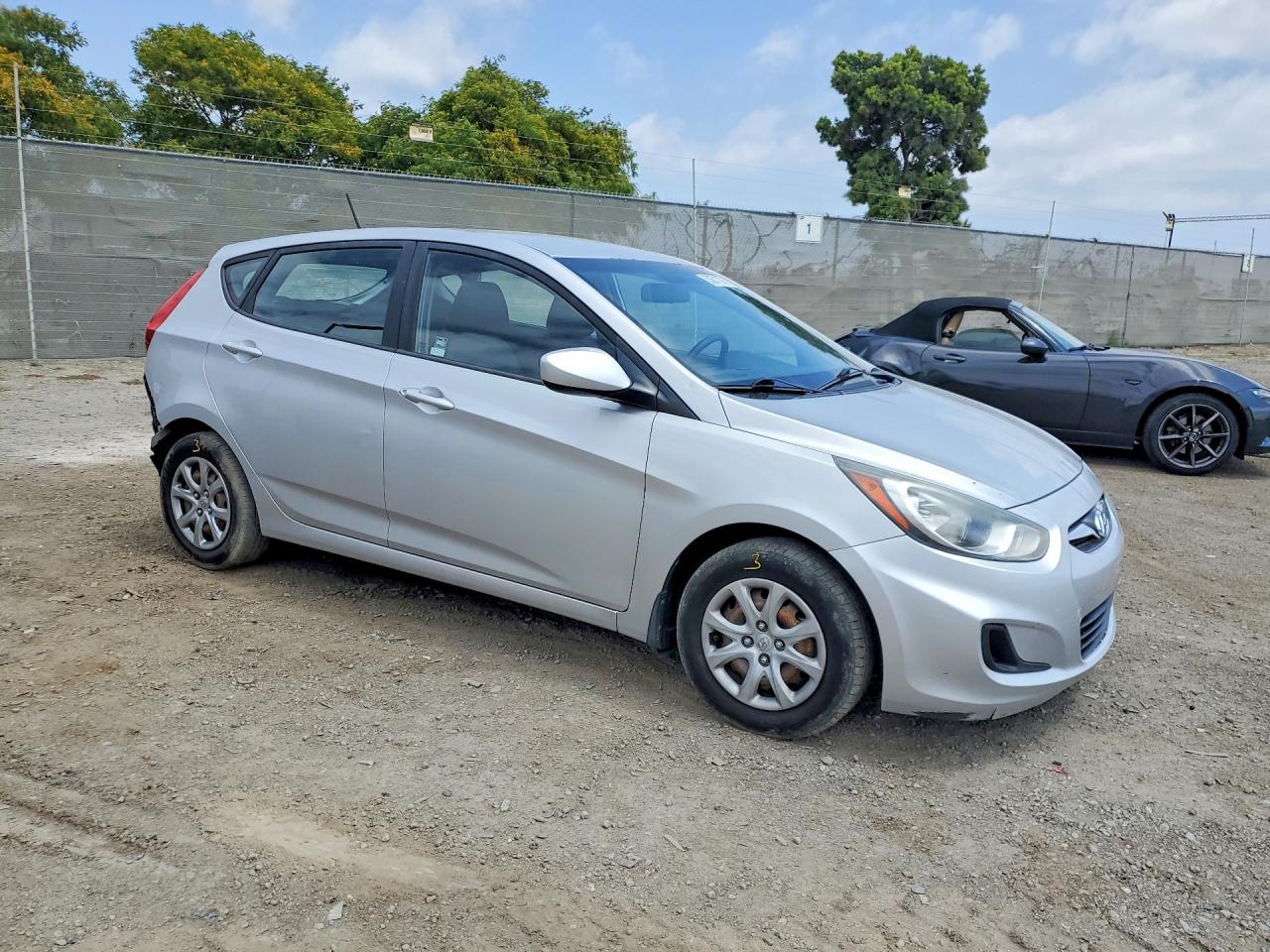 2013 Hyundai Accent Gs Silver vin: KMHCT5AE1DU081564