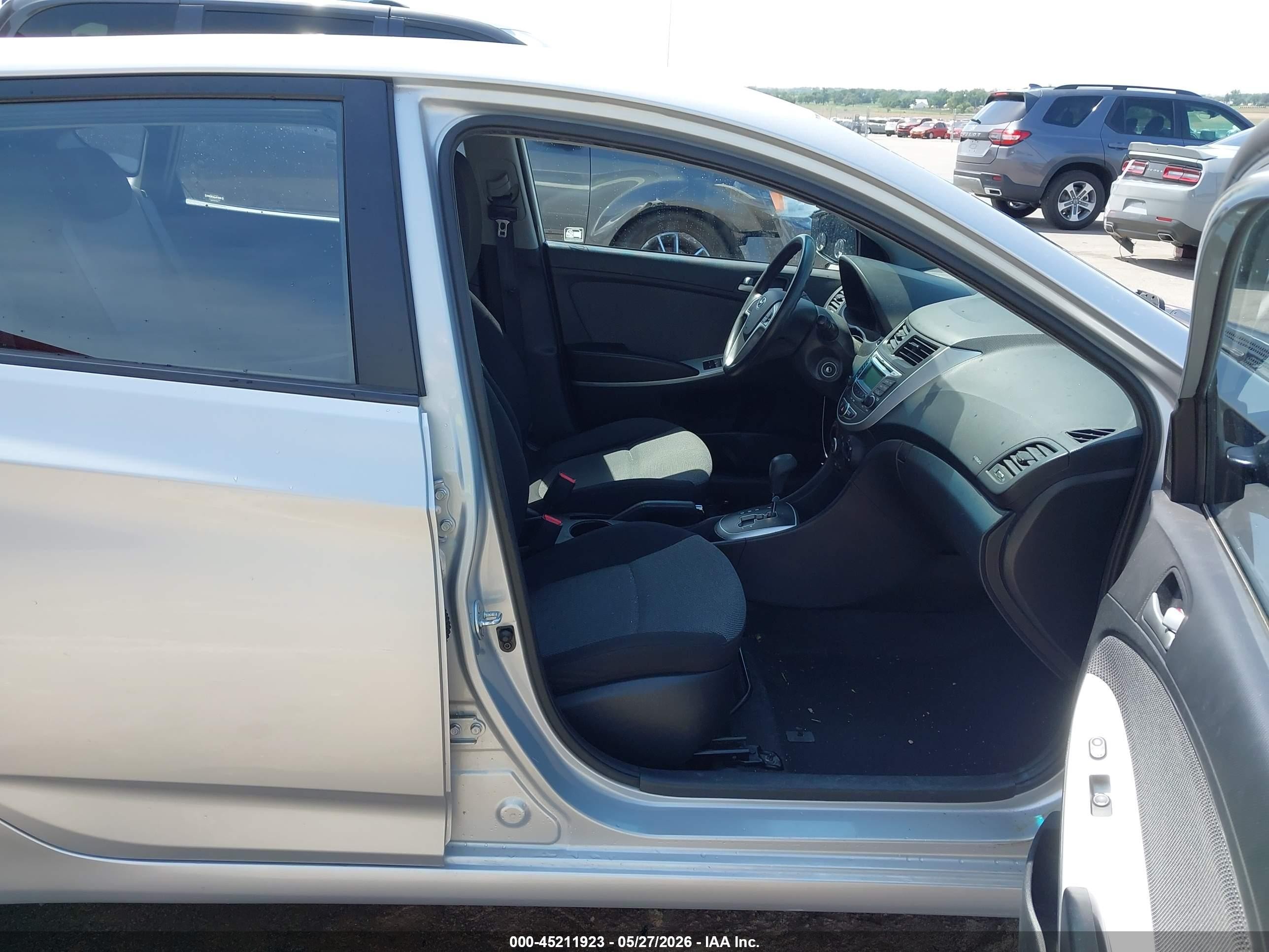 2013 Hyundai Accent Gs Silver vin: KMHCT5AE1DU093164
