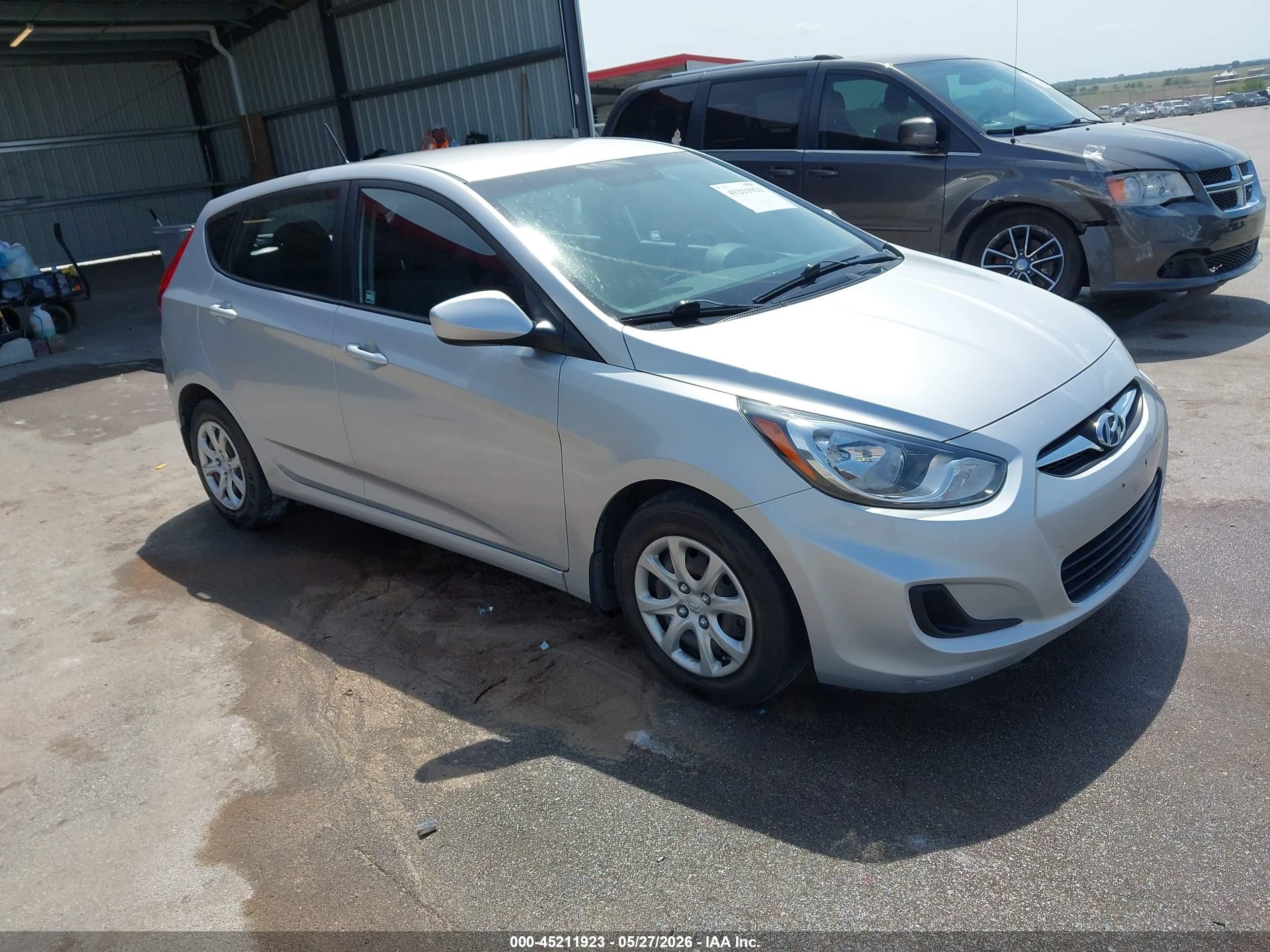 2013 Hyundai Accent Gs Silver vin: KMHCT5AE1DU093164