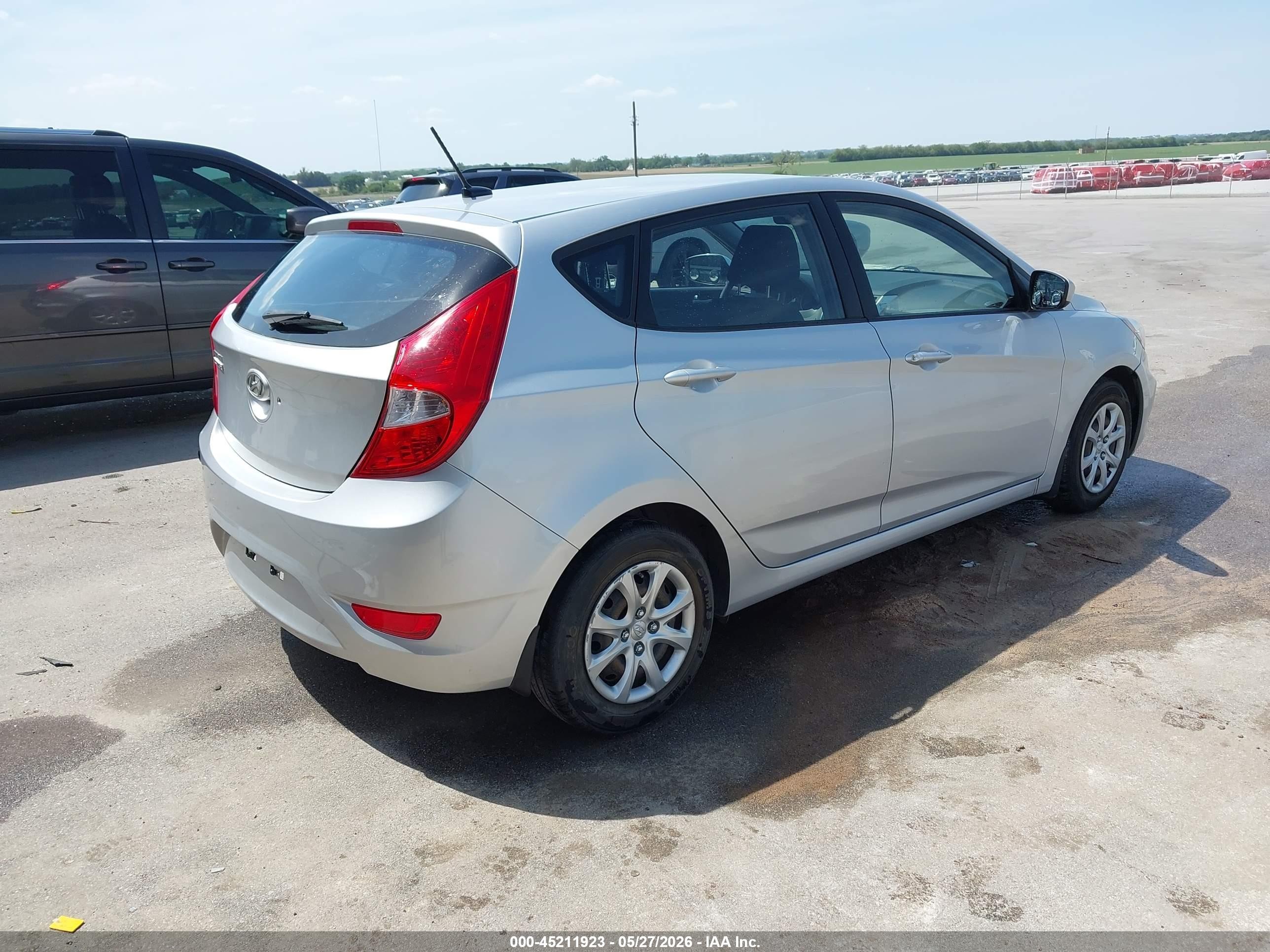 2013 Hyundai Accent Gs Silver vin: KMHCT5AE1DU093164