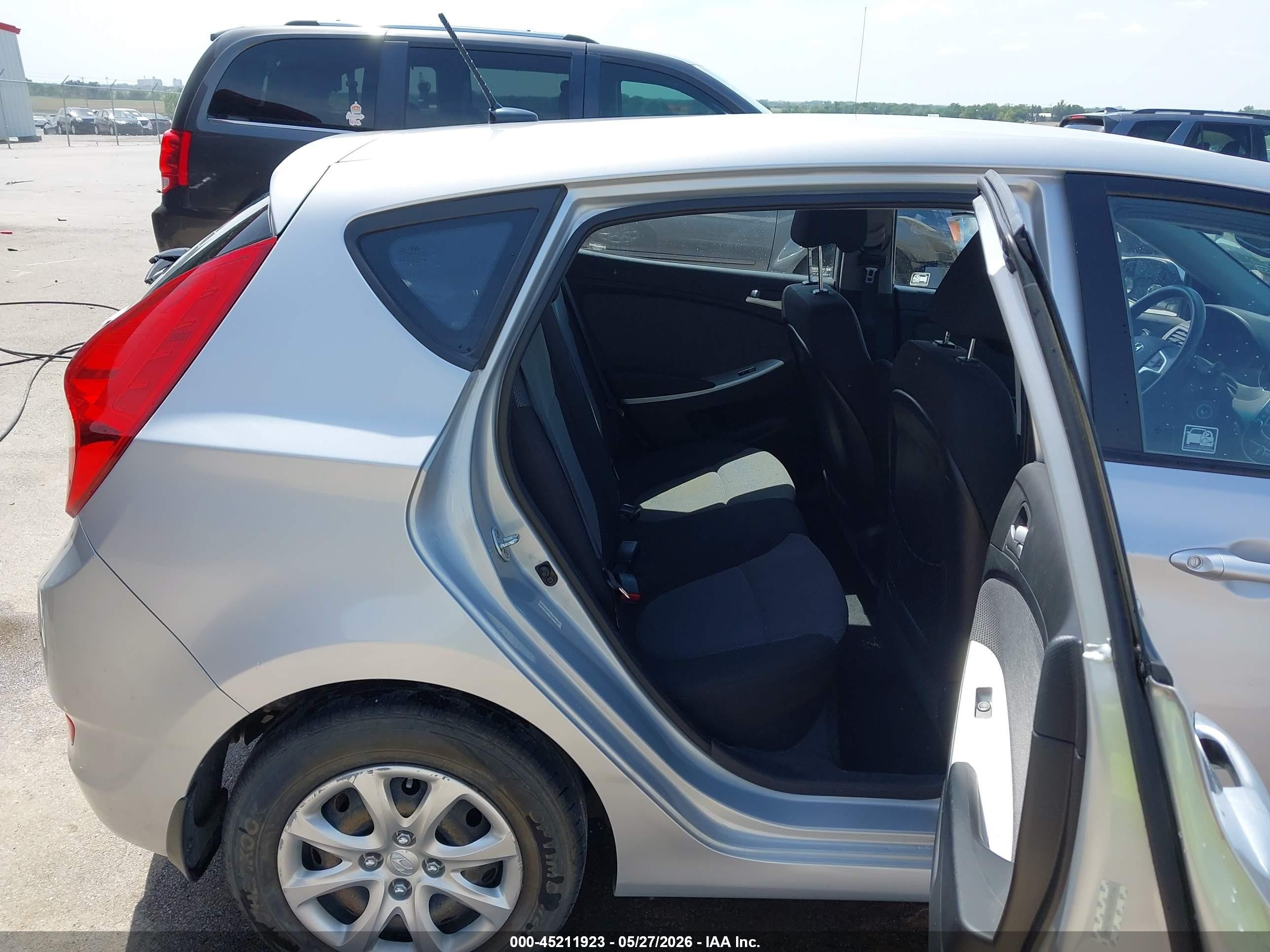 2013 Hyundai Accent Gs Silver vin: KMHCT5AE1DU093164