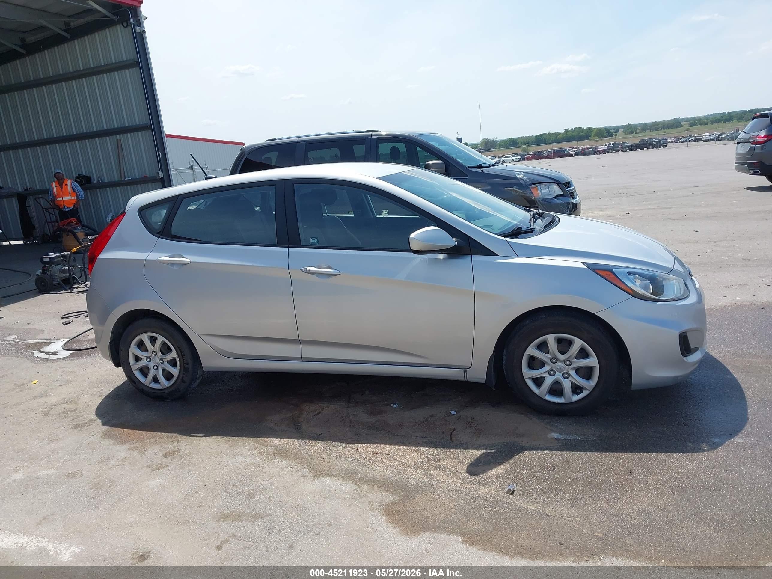 2013 Hyundai Accent Gs Silver vin: KMHCT5AE1DU093164