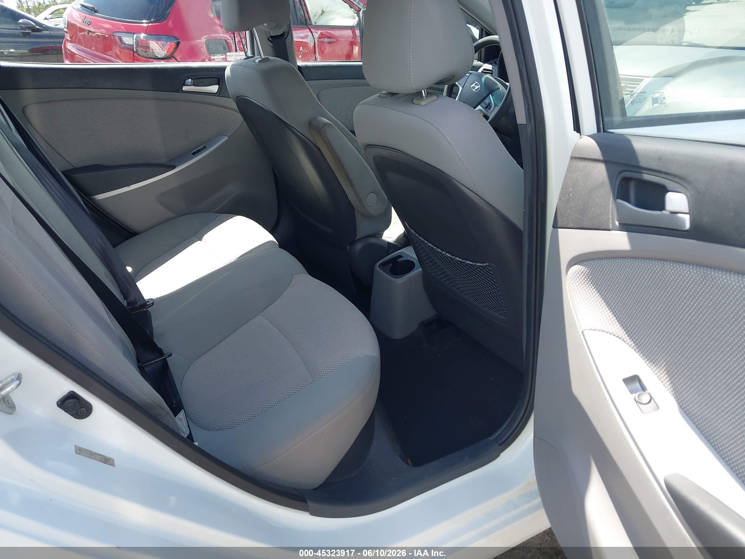 2013 Hyundai Accent Gs White vin: KMHCT5AE1DU127376