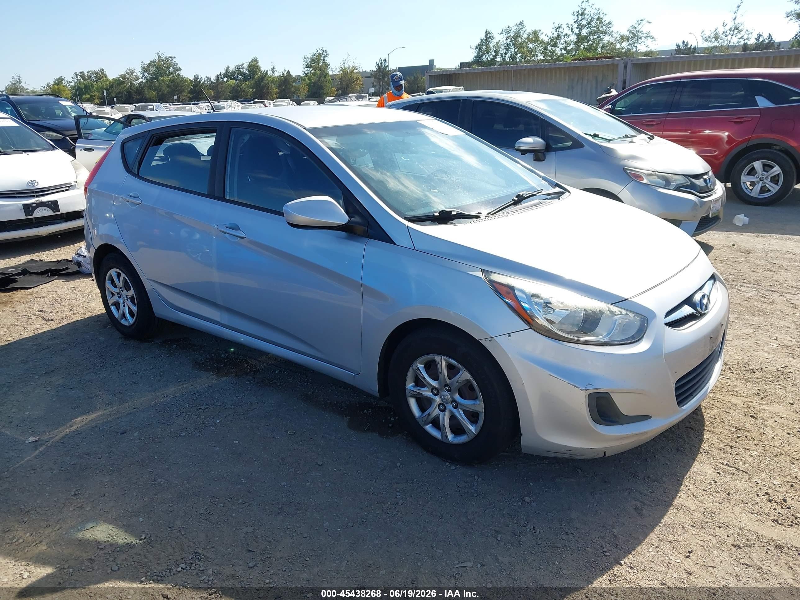 2013 Hyundai Accent Gs Silver vin: KMHCT5AE1DU138846