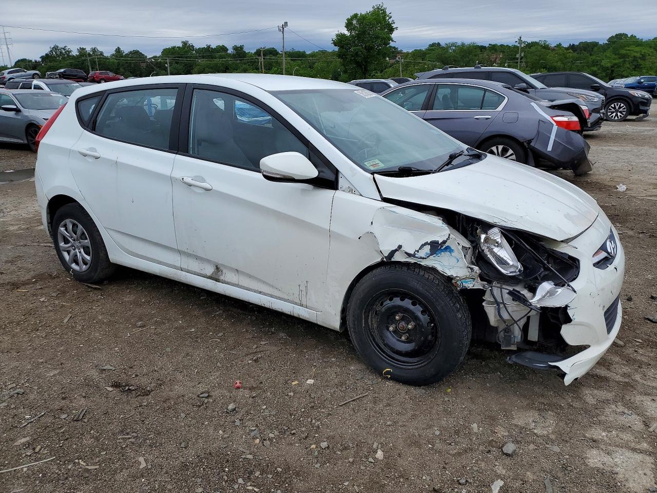 2014 Hyundai Accent Gs White vin: KMHCT5AE1EU146835