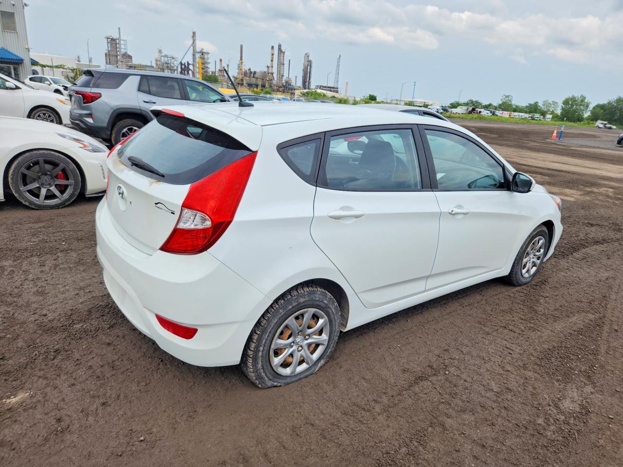 2014 Hyundai Accent Gls Белый vin: KMHCT5AE1EU148505