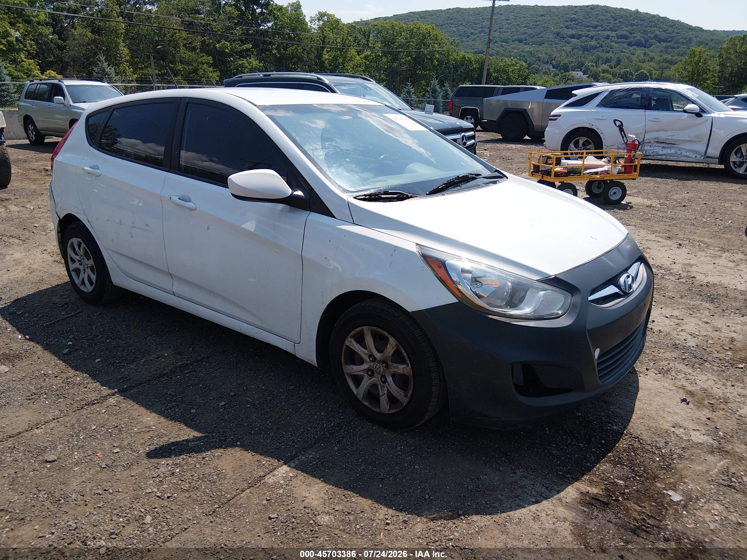 2014 Hyundai Accent Gs Белый vin: KMHCT5AE1EU194061