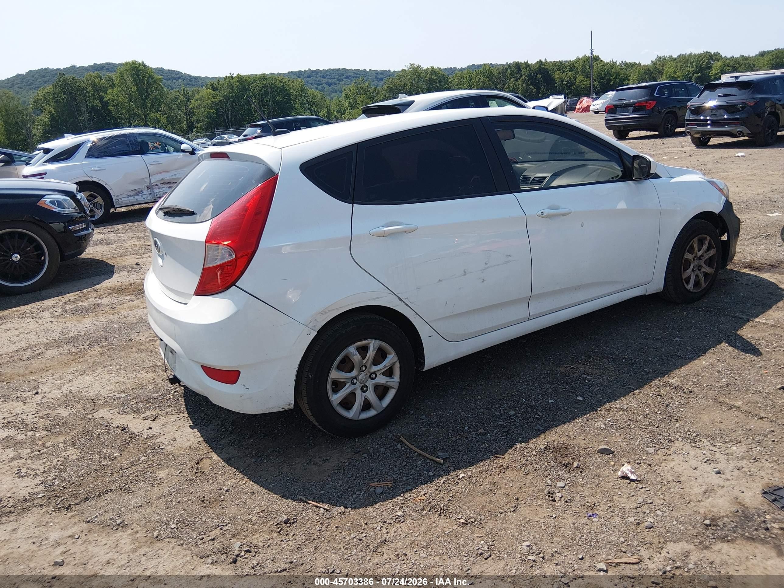 2014 Hyundai Accent Gs Белый vin: KMHCT5AE1EU194061
