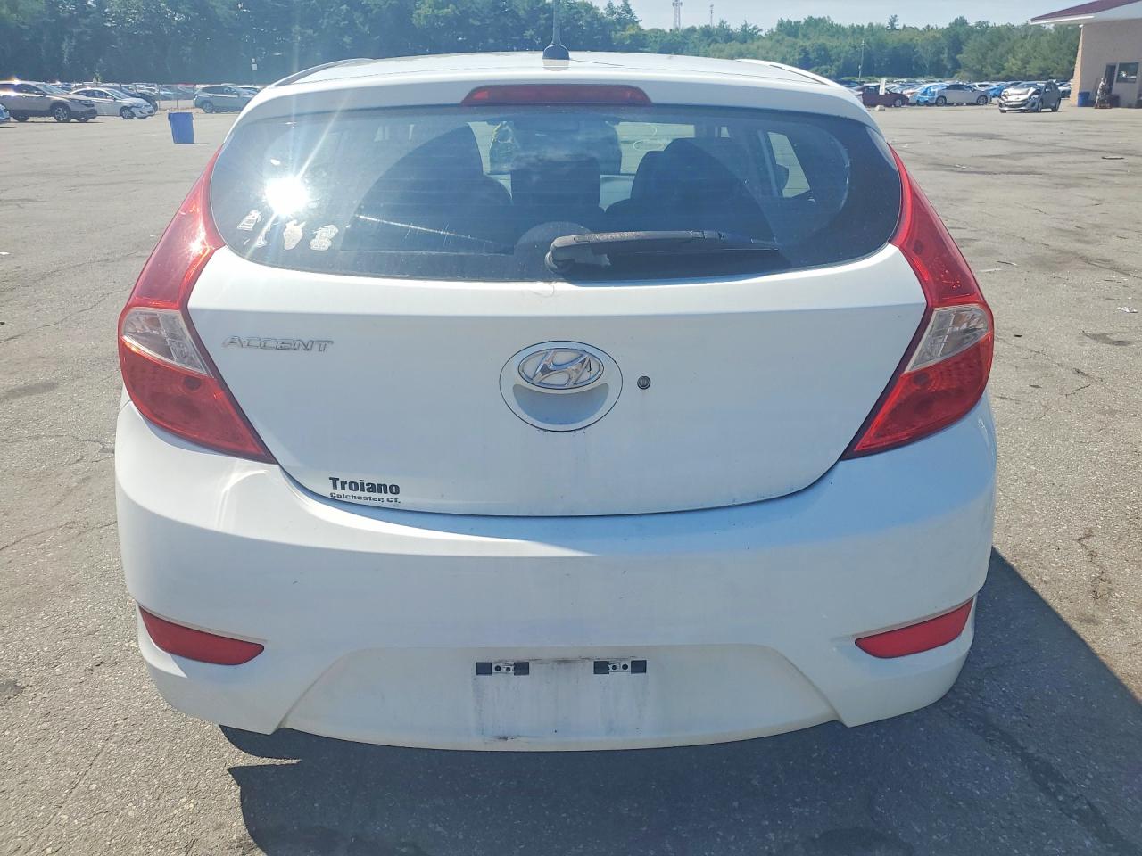 2015 Hyundai Accent White vin: KMHCT5AE1FU233393