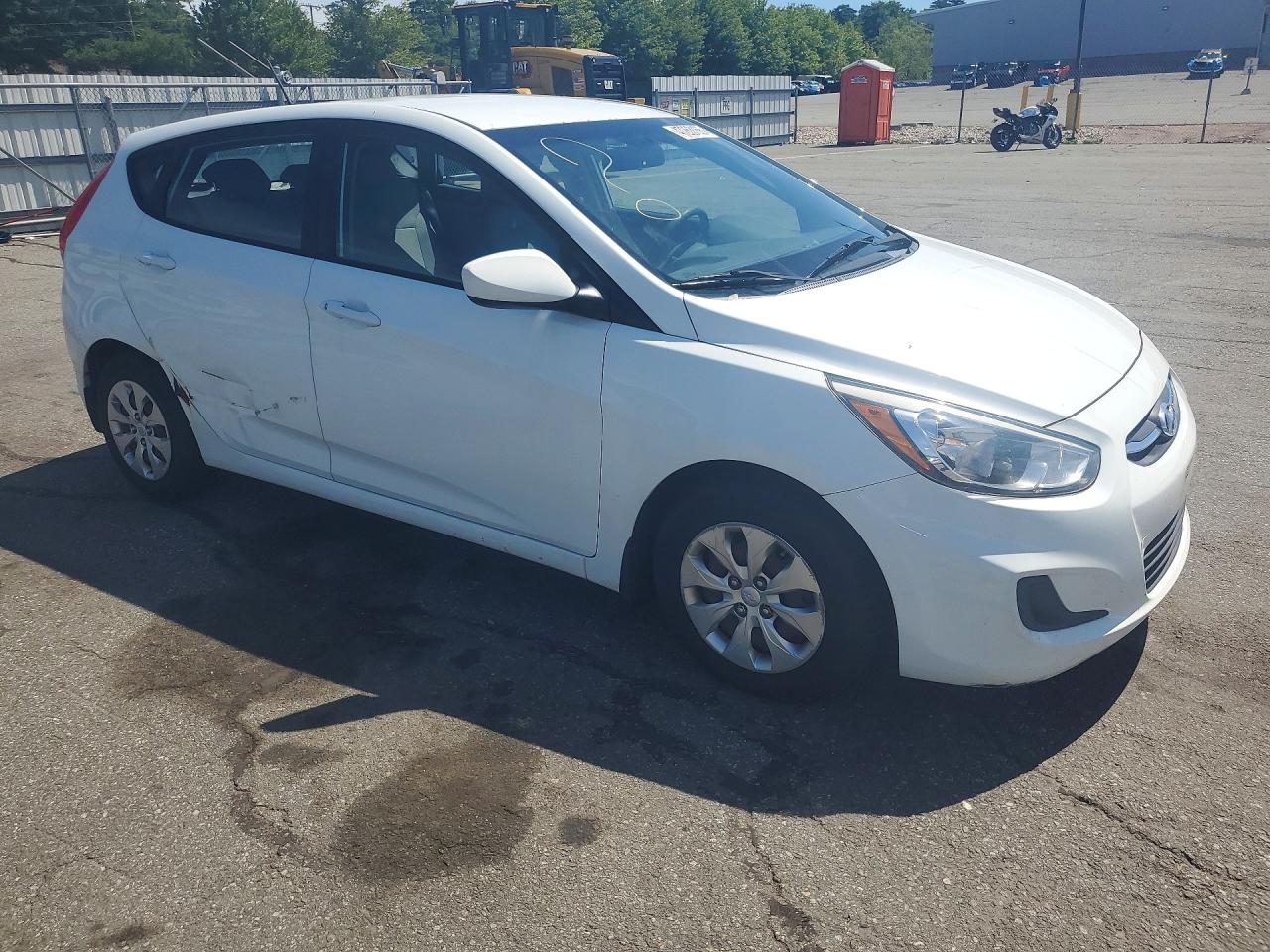 2015 Hyundai Accent White vin: KMHCT5AE1FU233393