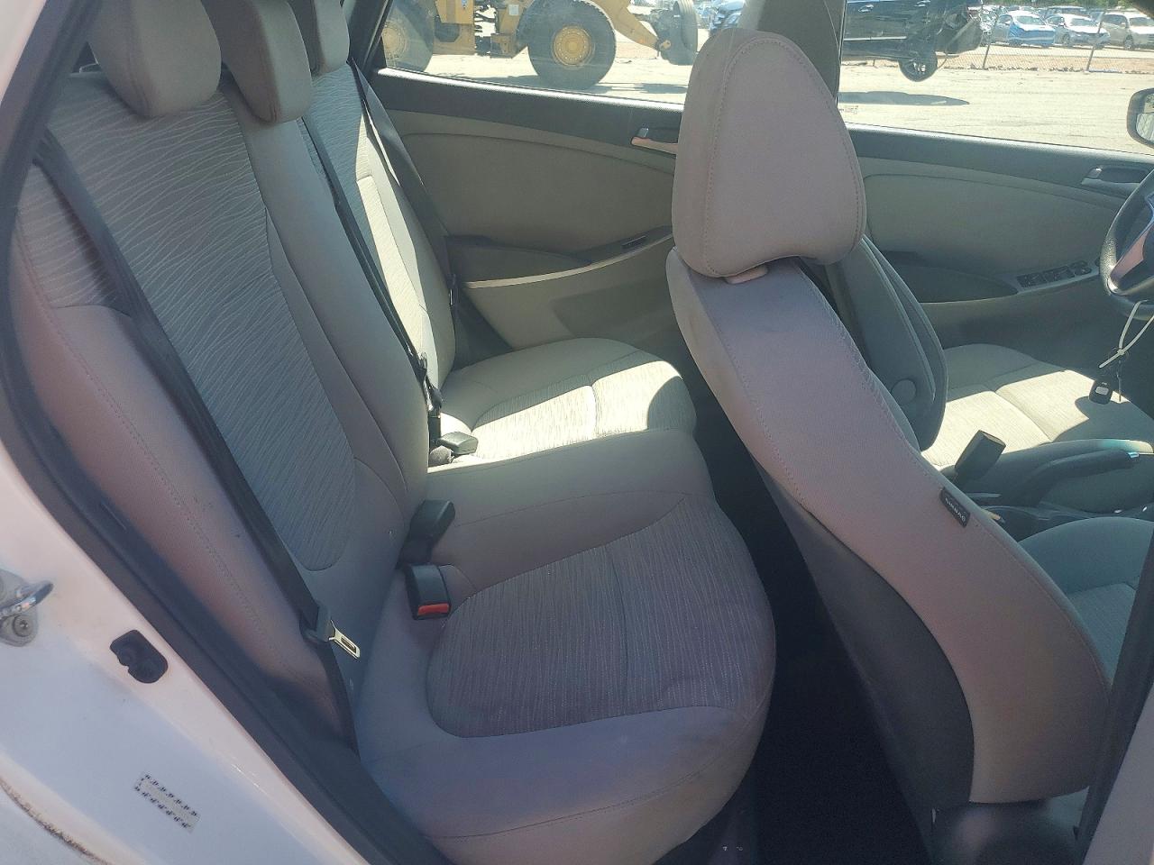 2015 Hyundai Accent White vin: KMHCT5AE1FU233393