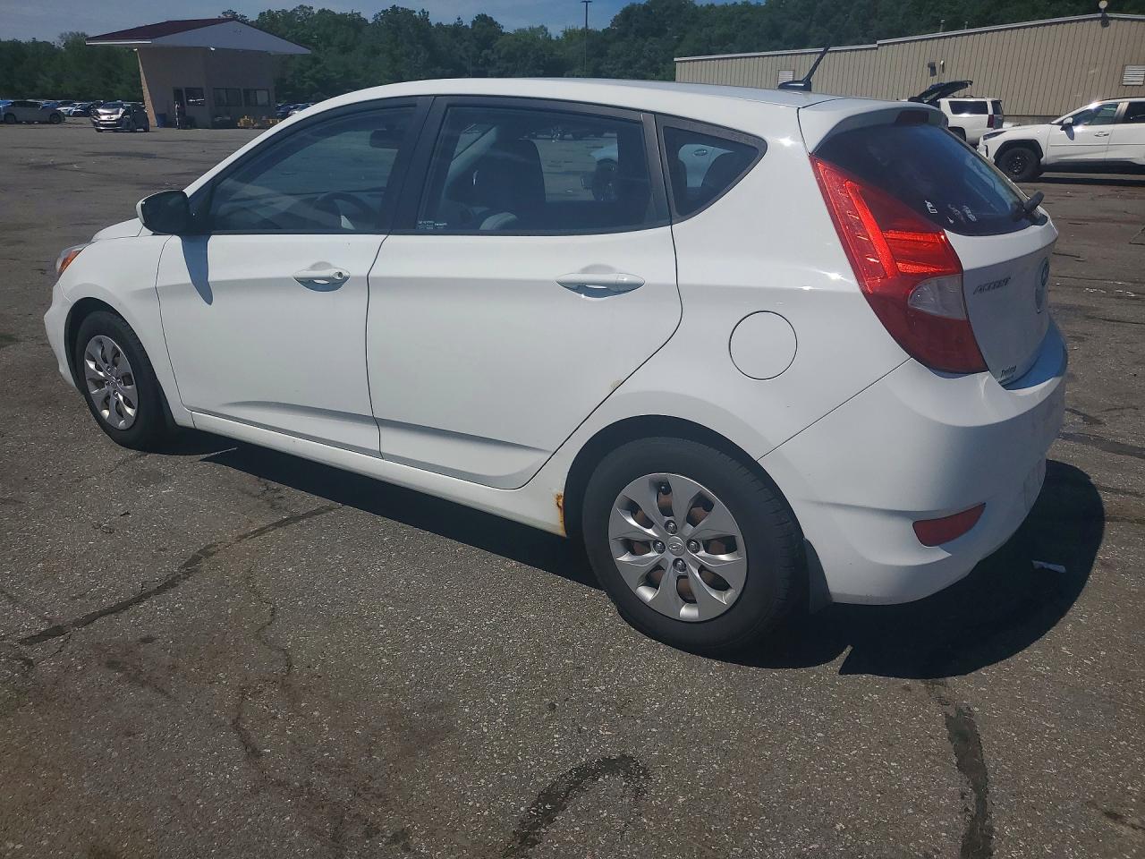 2015 Hyundai Accent White vin: KMHCT5AE1FU233393