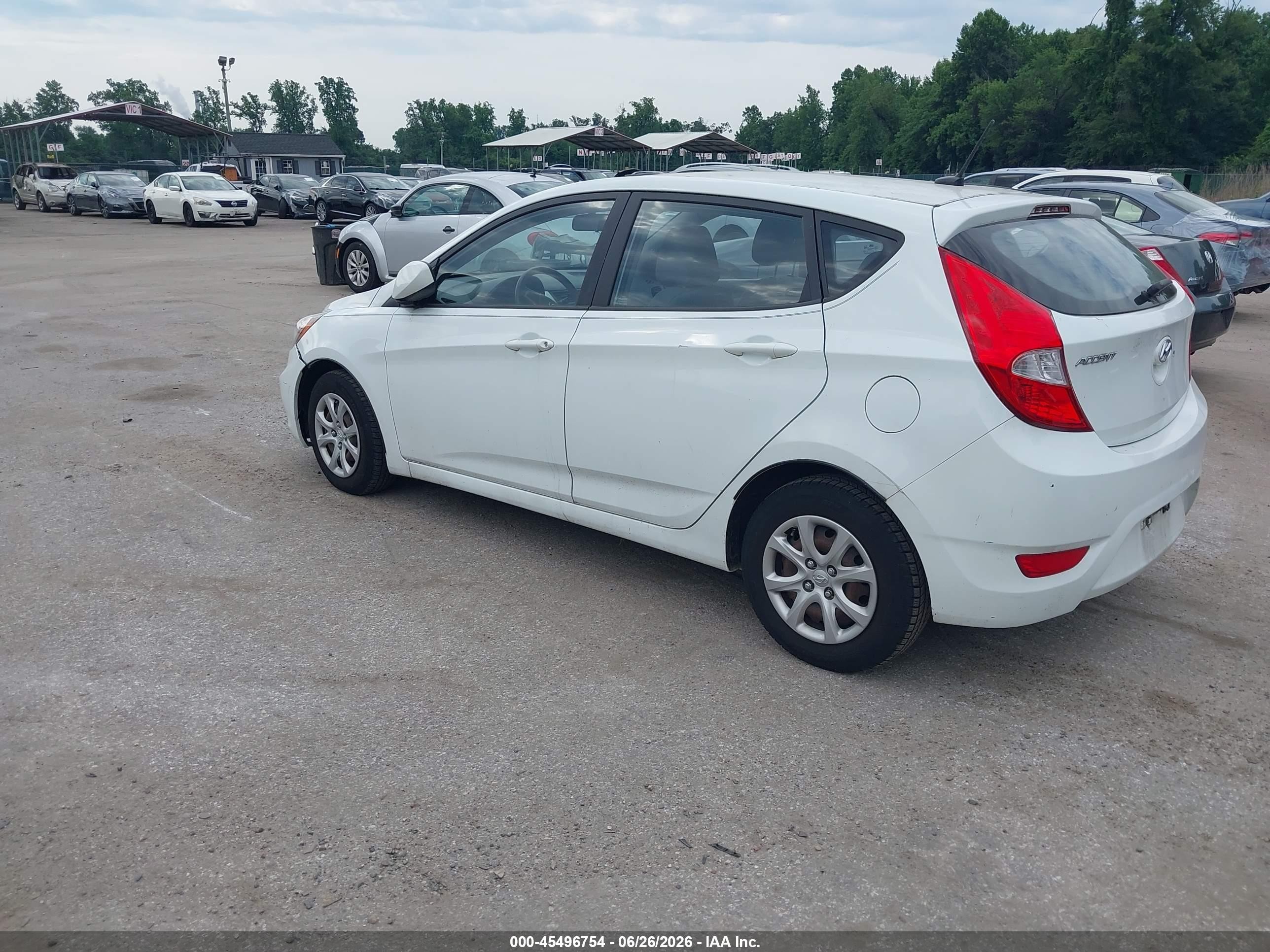 2012 Hyundai Accent Gs White vin: KMHCT5AE2CU007925