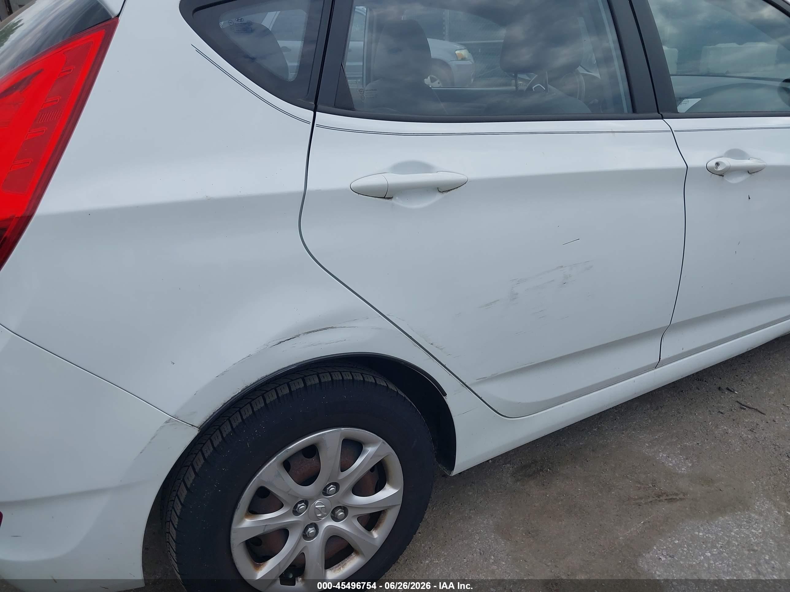 2012 Hyundai Accent Gs White vin: KMHCT5AE2CU007925