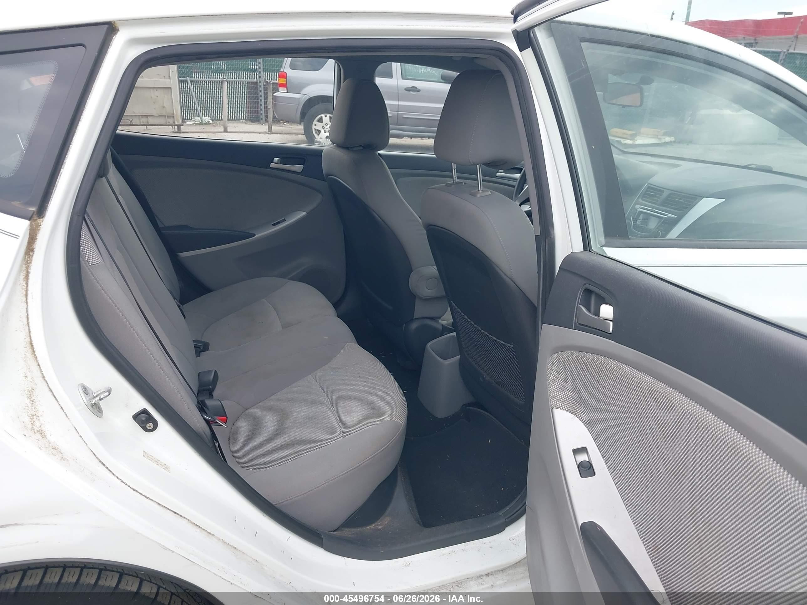 2012 Hyundai Accent Gs White vin: KMHCT5AE2CU007925