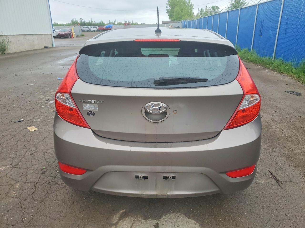 2012 Hyundai Accent Gs Gold vin: KMHCT5AE2CU032193