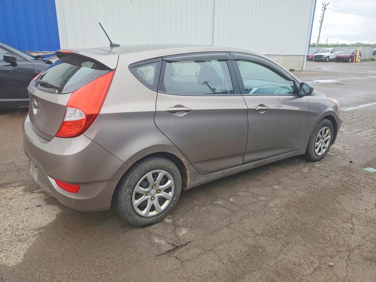 2012 Hyundai Accent Gs Gold vin: KMHCT5AE2CU032193