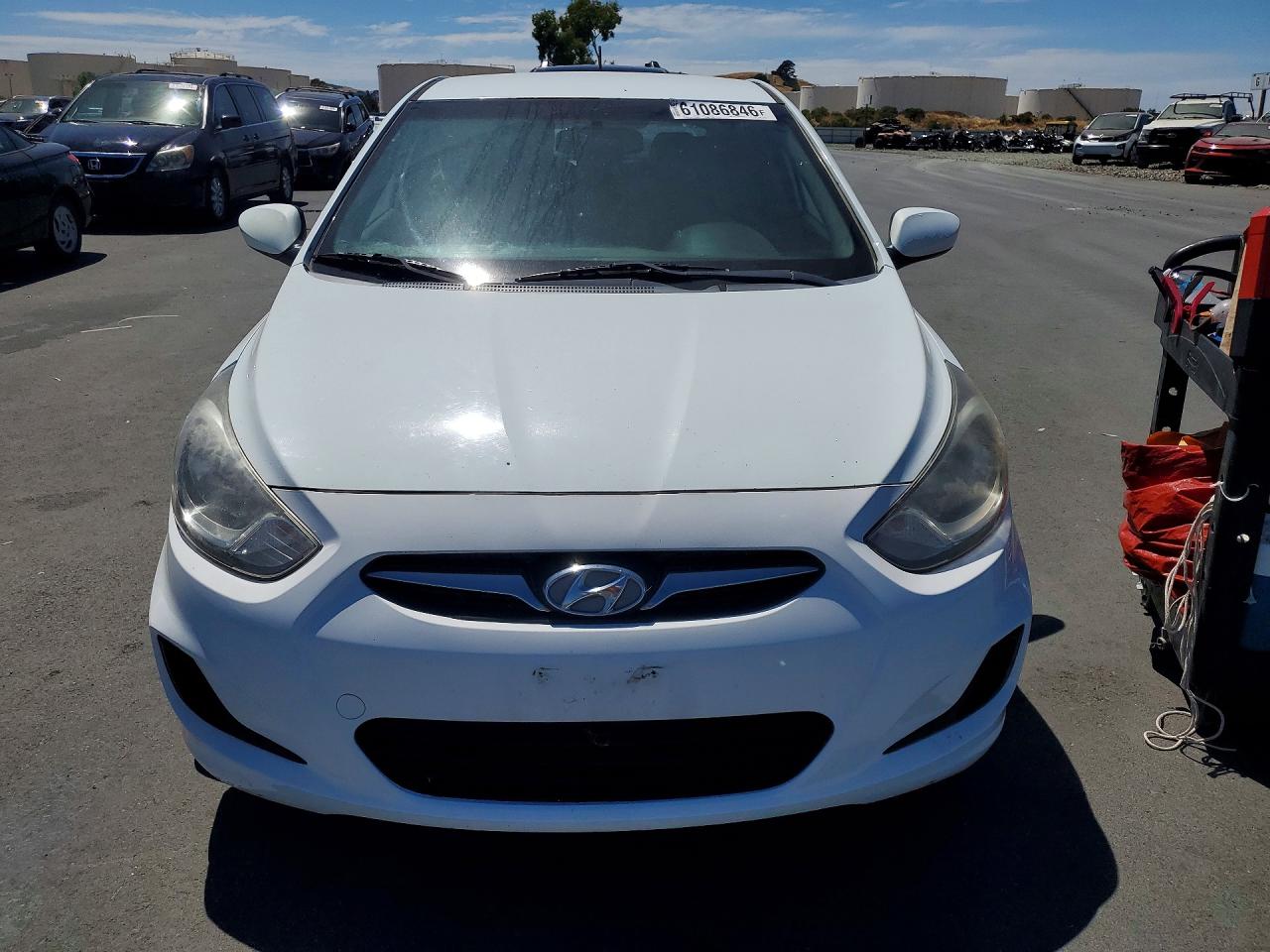 2013 Hyundai Accent Gs White vin: KMHCT5AE2DU138189